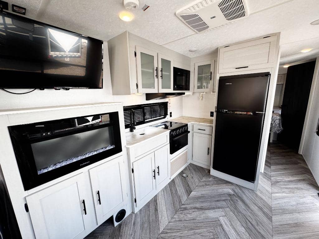 2021 Forest River 2021 Forest River Wildwood FSX - thumbnail 11