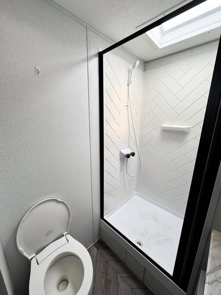 2021 Forest River 2021 Forest River Wildwood FSX - thumbnail 15