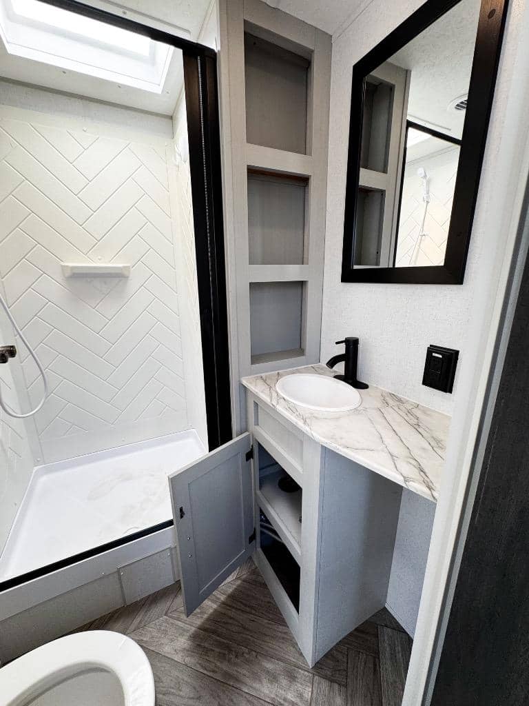 2021 Forest River 2021 Forest River Wildwood FSX - thumbnail 16