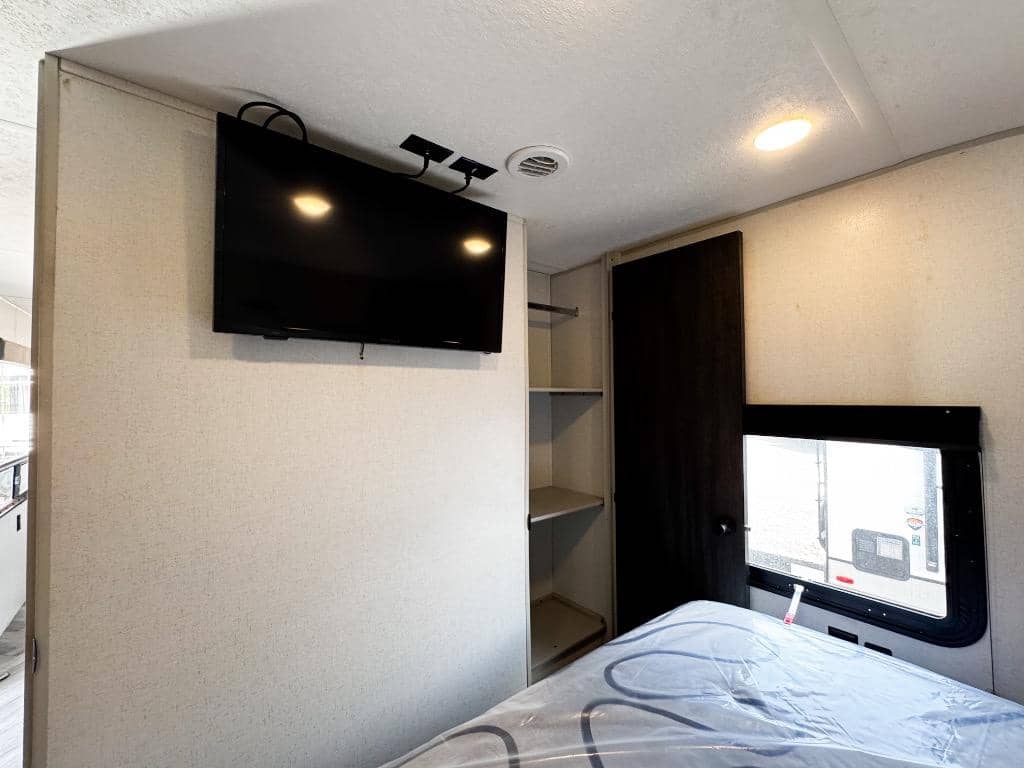 2021 Forest River 2021 Forest River Wildwood FSX - thumbnail 19