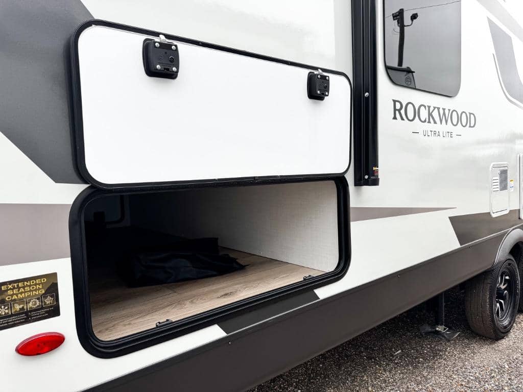 2026 Forest River RV 2026 Forest River RV Rockwood Ultra Lite - thumbnail 3