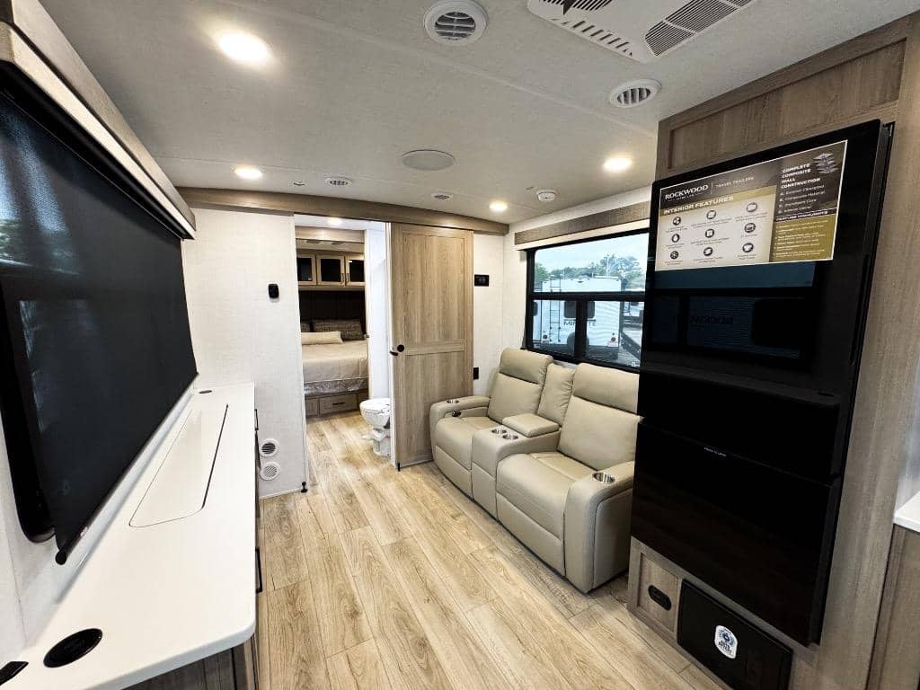 2026 Forest River RV 2026 Forest River RV Rockwood Ultra Lite - thumbnail 4