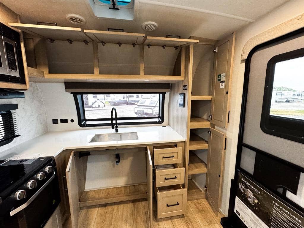 2026 Forest River RV 2026 Forest River RV Rockwood Ultra Lite - thumbnail 7