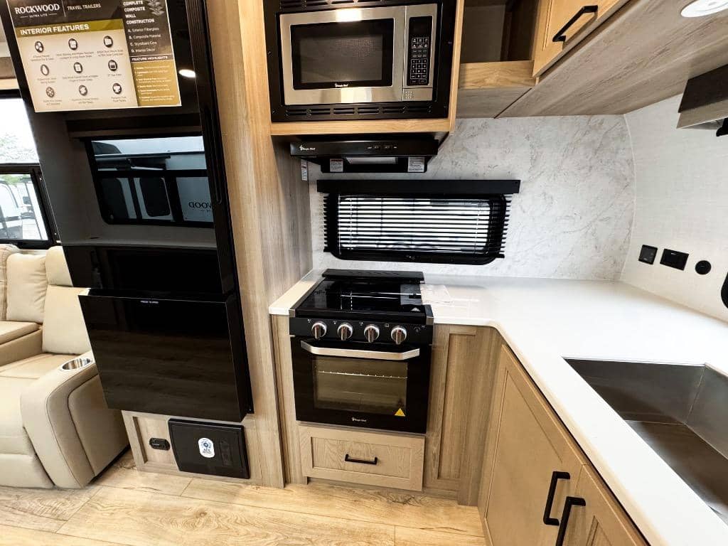 2026 Forest River RV 2026 Forest River RV Rockwood Ultra Lite - thumbnail 9