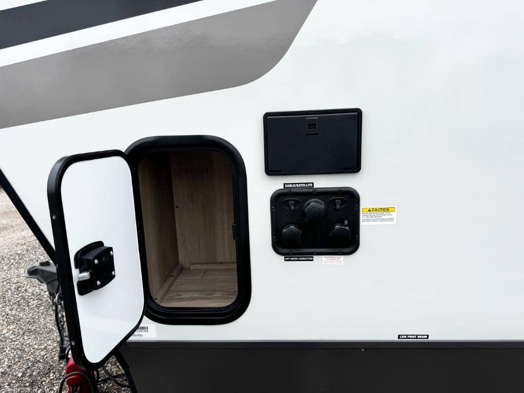 2026 Forest River RV 2026 Forest River RV Rockwood Ultra Lite - thumbnail 31