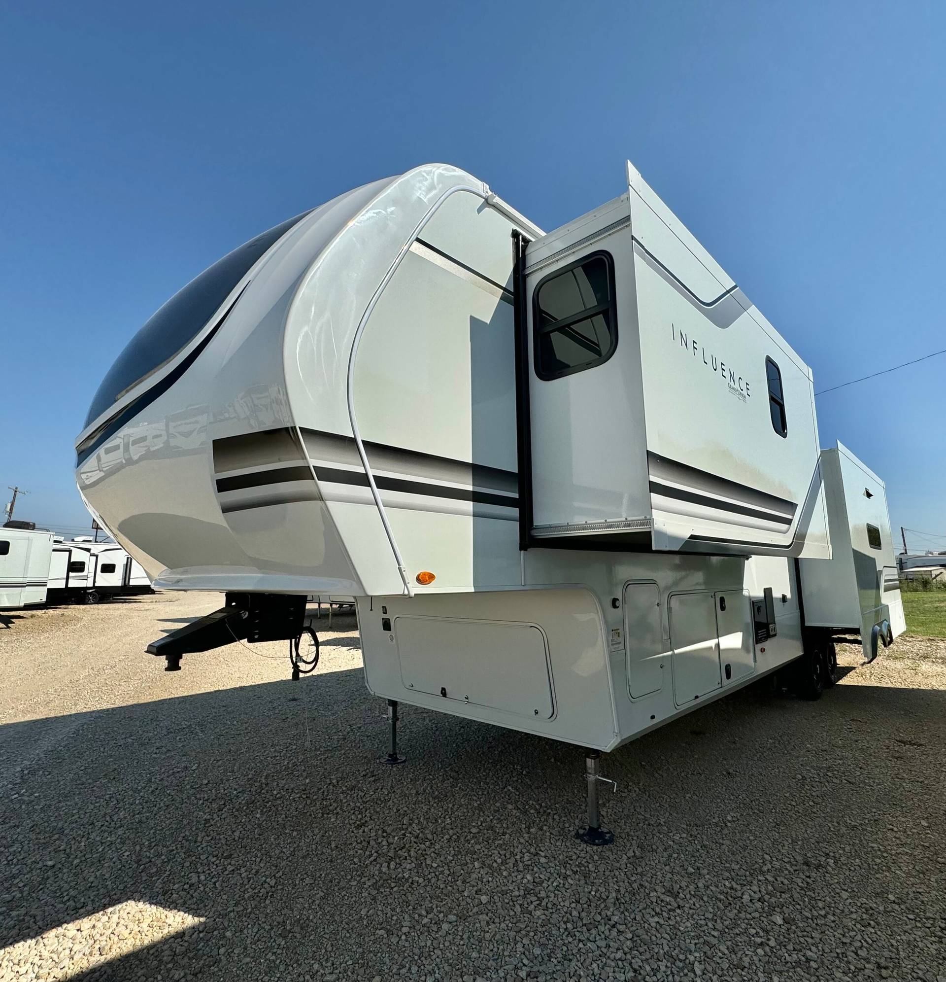 2025 Grand Design 2025 Grand Design Influence - thumbnail 14