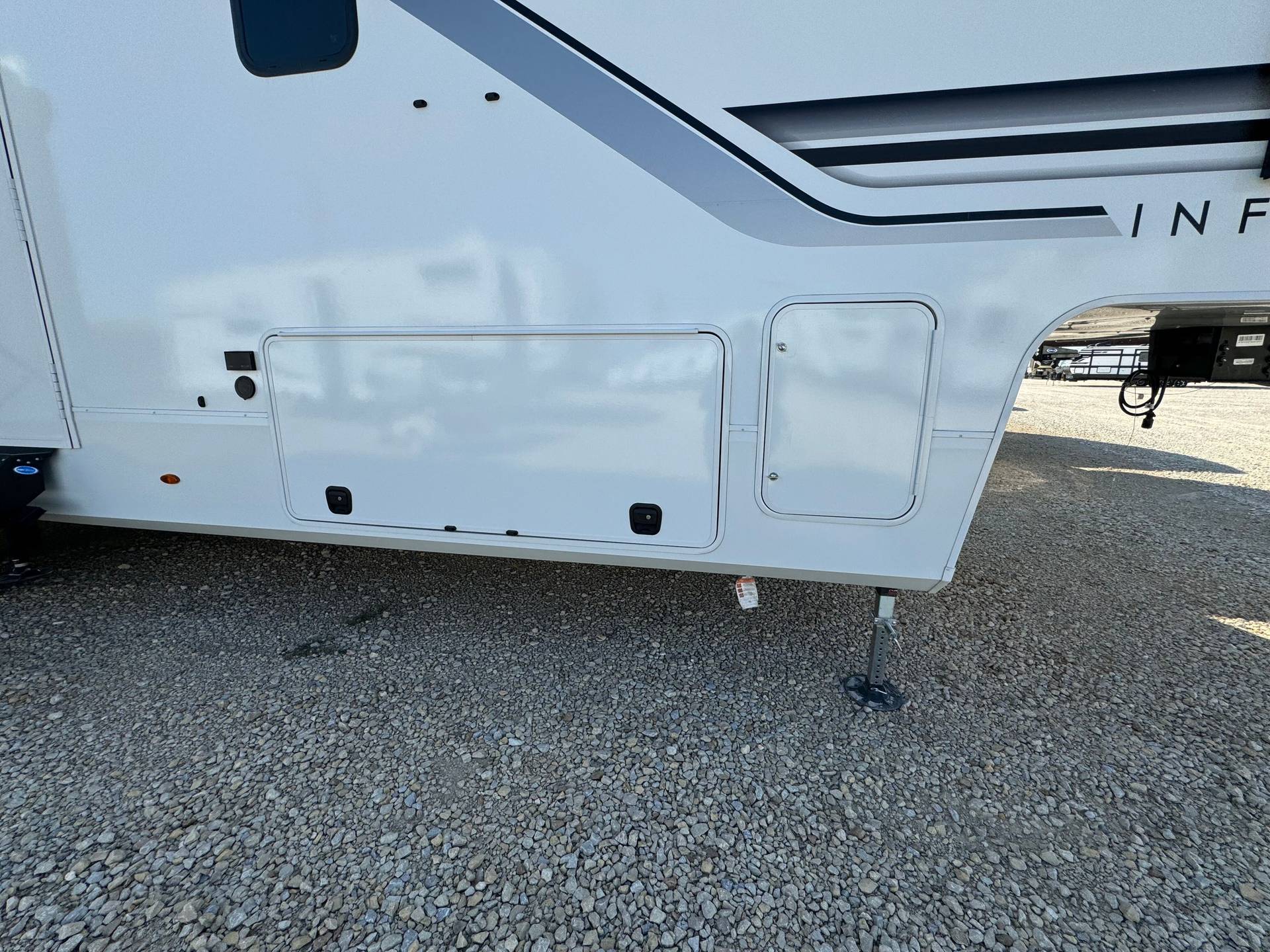 2025 Grand Design 2025 Grand Design Influence - thumbnail 3