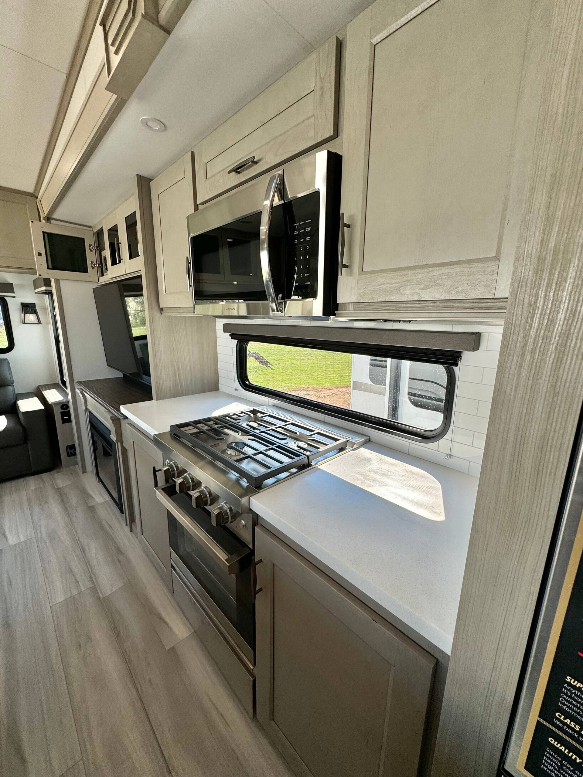 2025 Grand Design 2025 Grand Design Influence - thumbnail 23