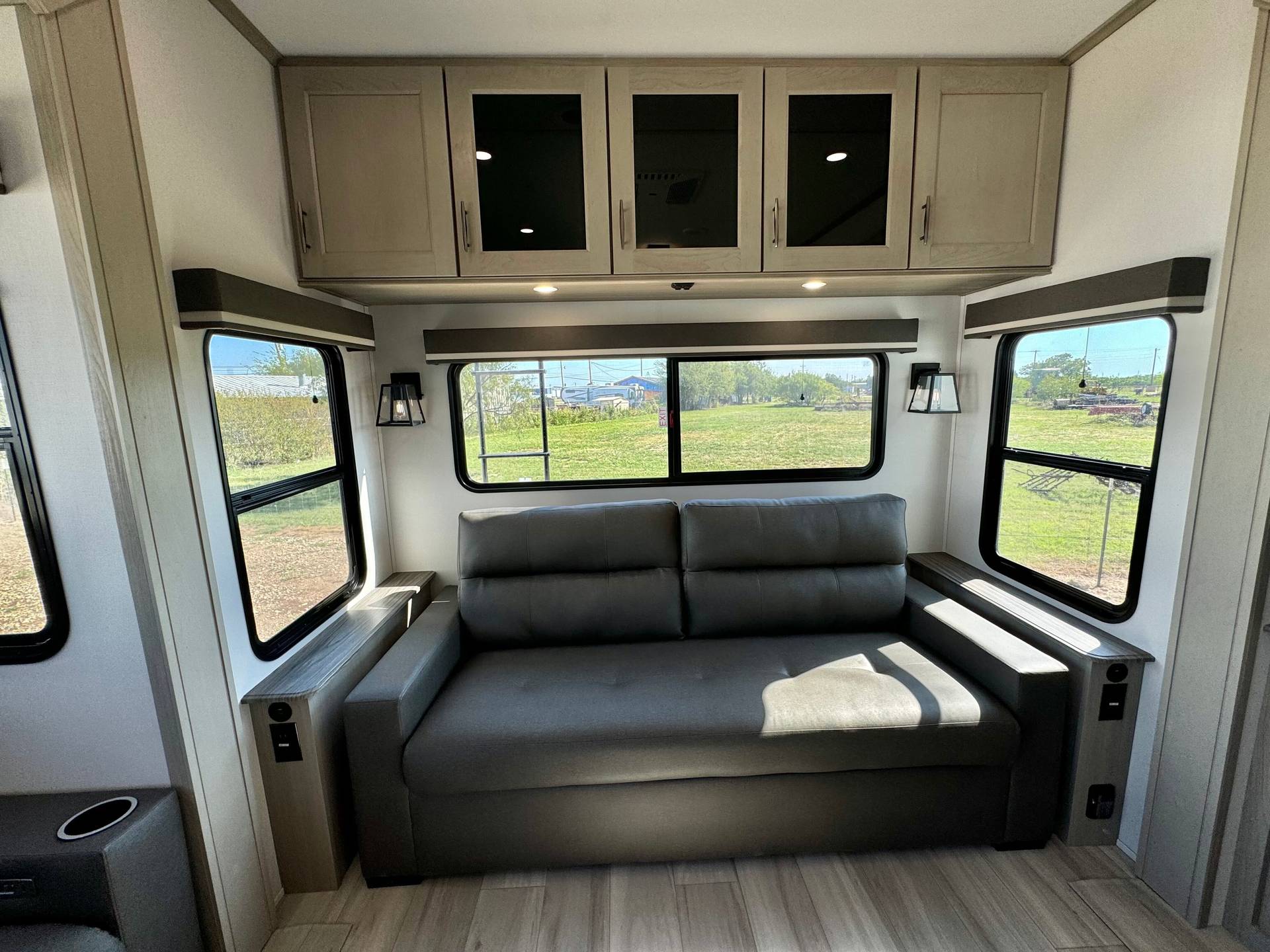 2025 Grand Design 2025 Grand Design Influence - thumbnail 30