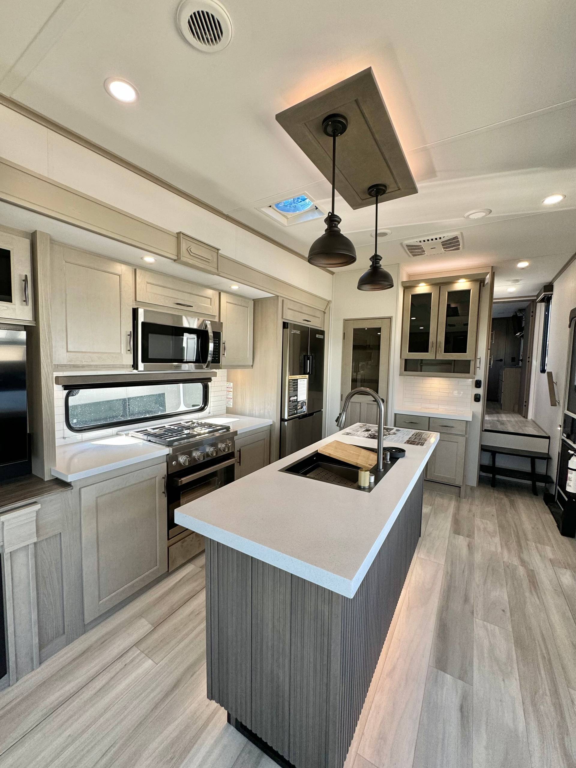 2025 Grand Design 2025 Grand Design Influence - thumbnail 33