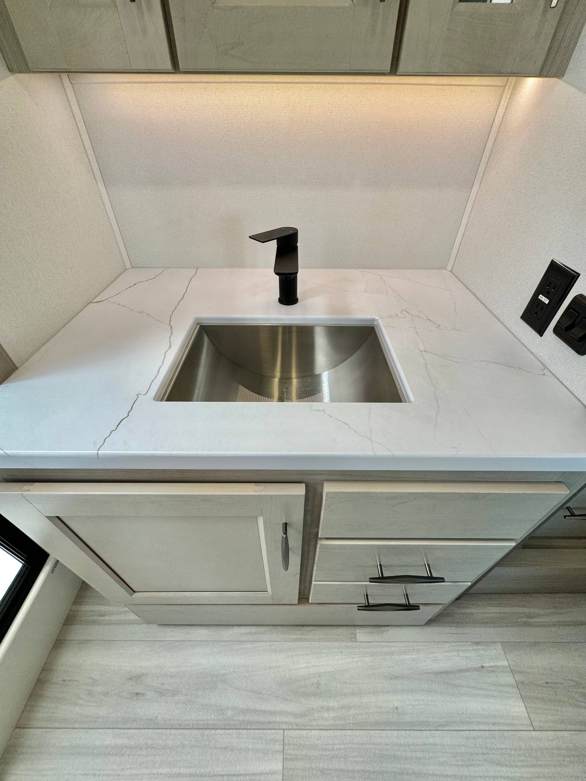 2025 Grand Design 2025 Grand Design Influence - thumbnail 37