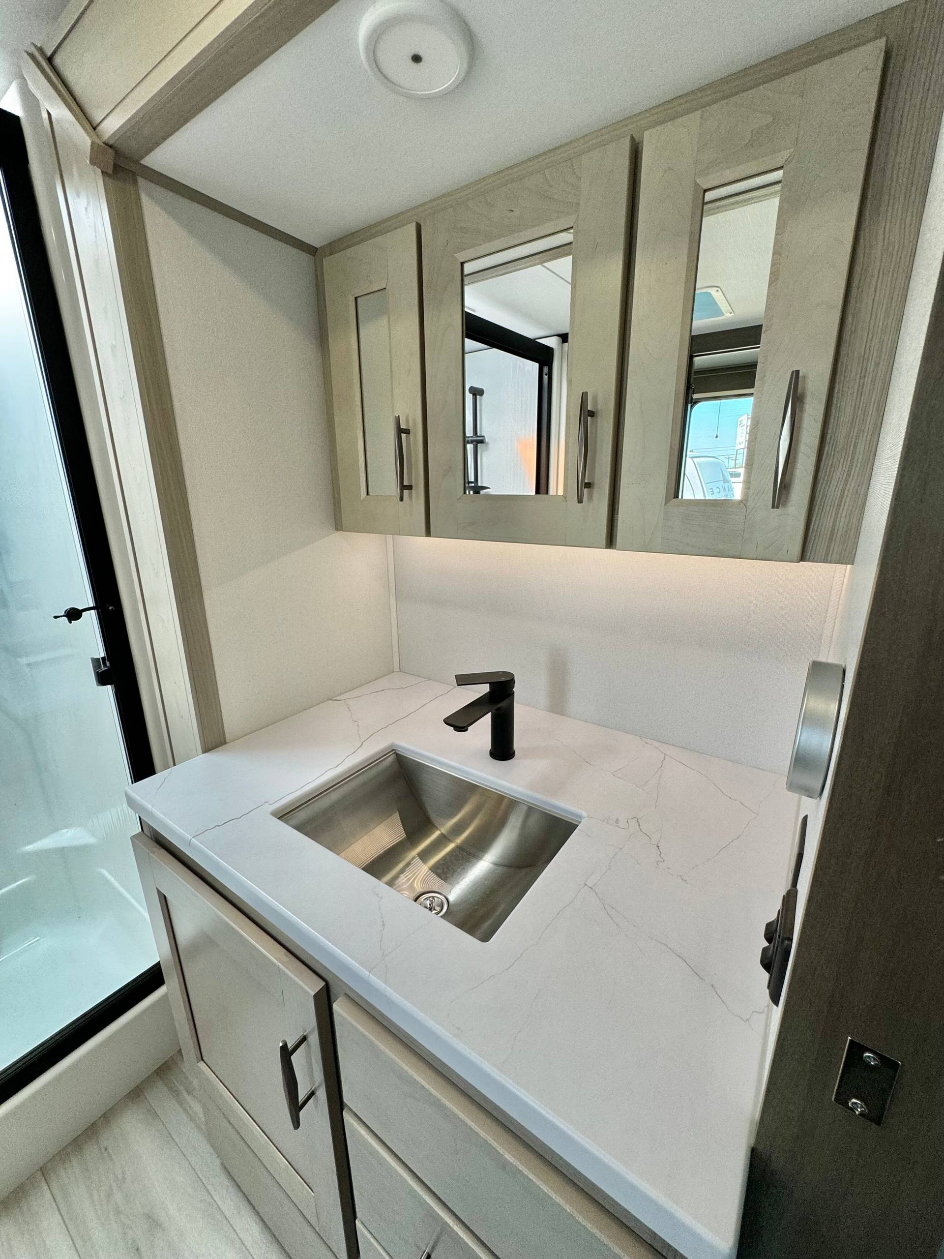 2025 Grand Design 2025 Grand Design Influence - thumbnail 38