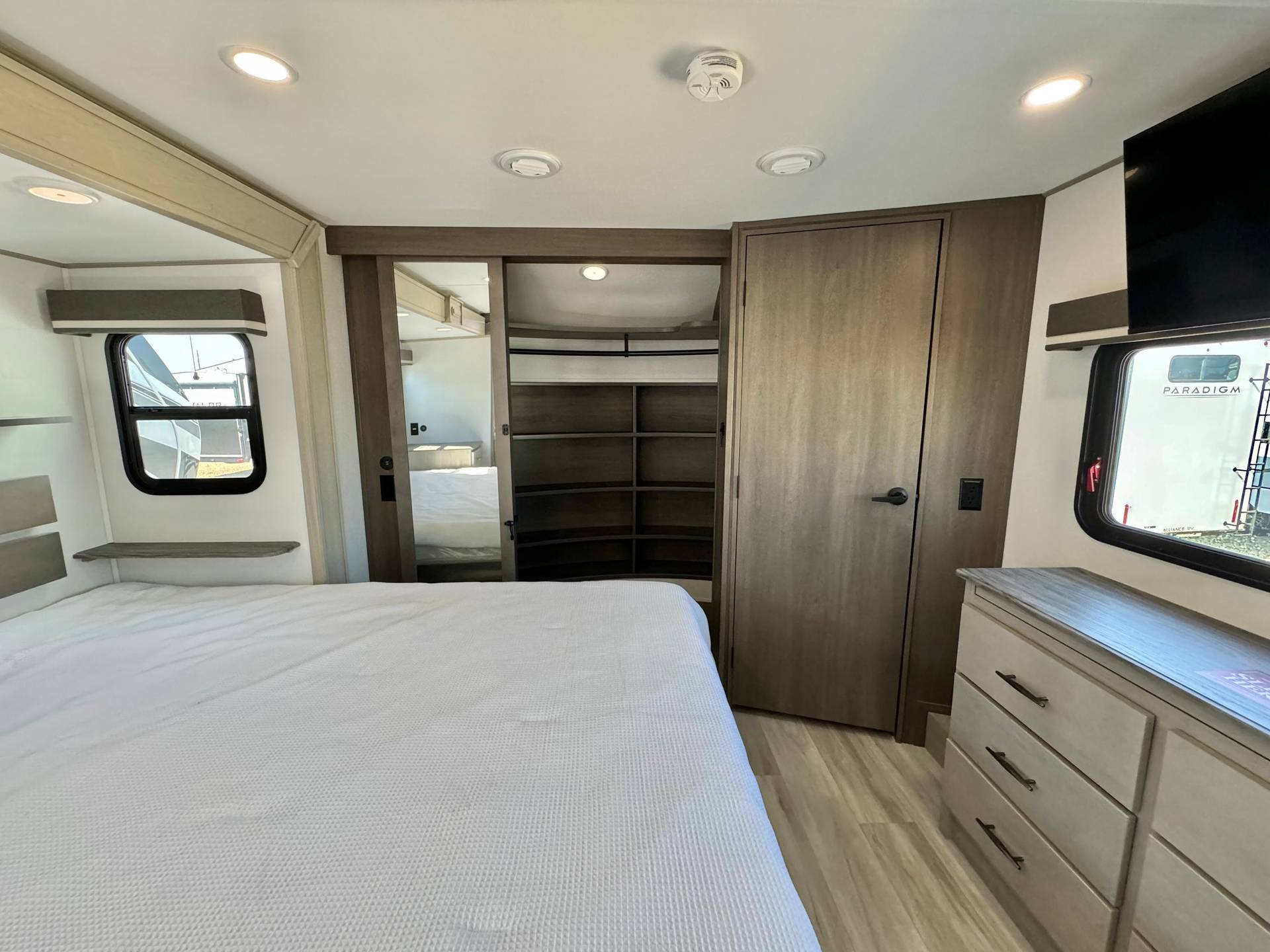 2025 Grand Design 2025 Grand Design Influence - thumbnail 44