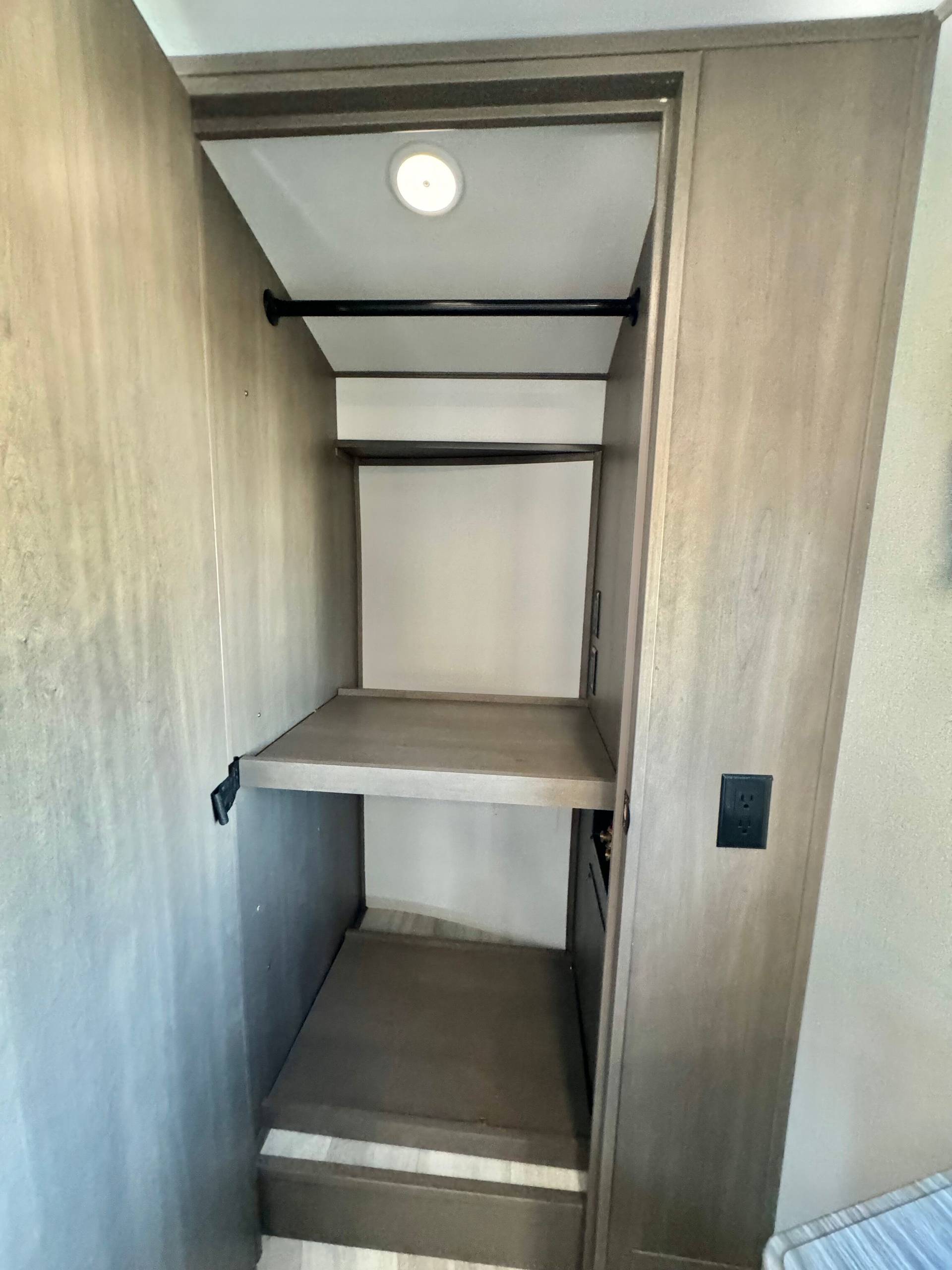 2025 Grand Design 2025 Grand Design Influence - thumbnail 47