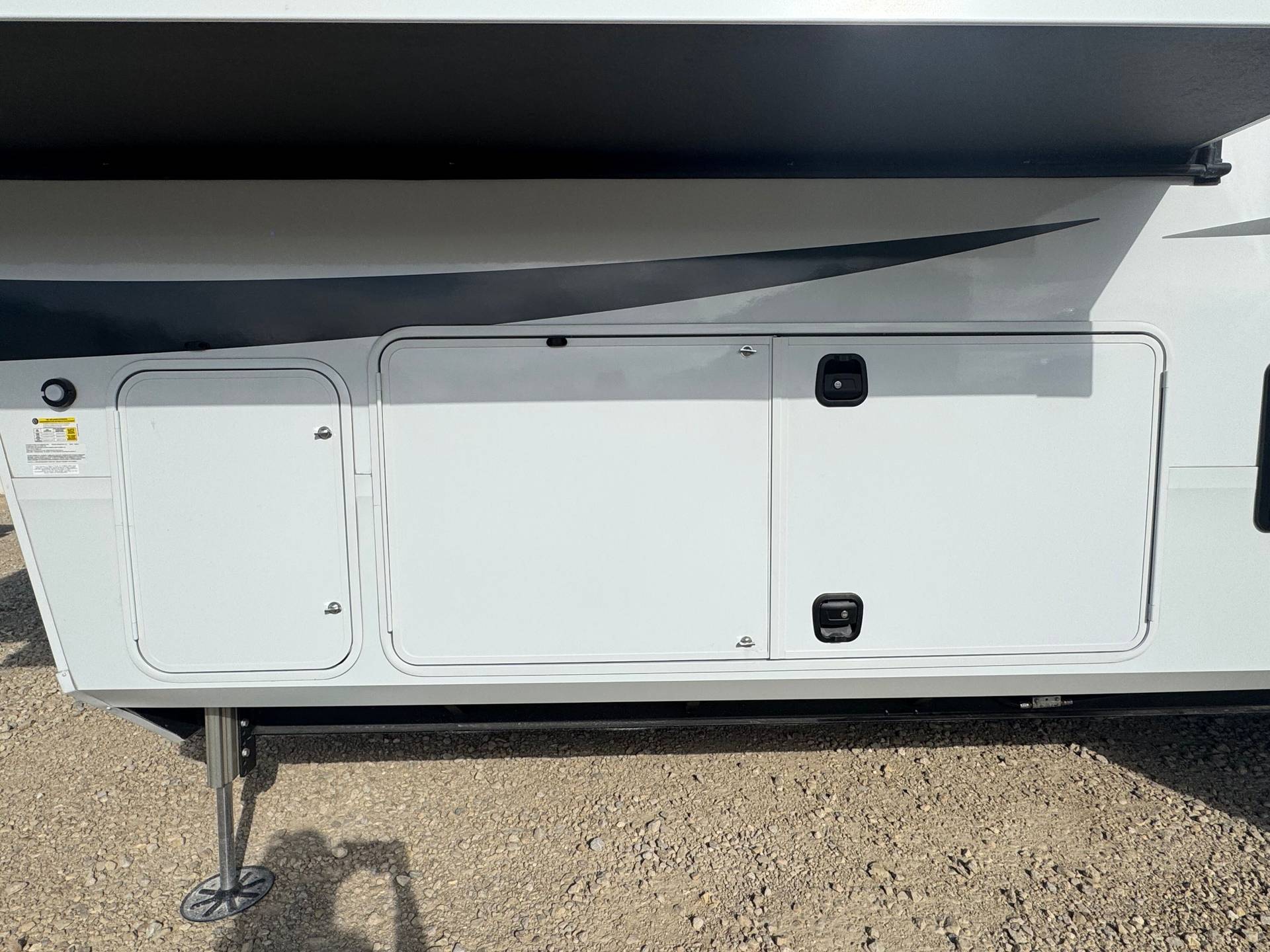 2025 Grand Design 2025 Grand Design Solitude - thumbnail 14