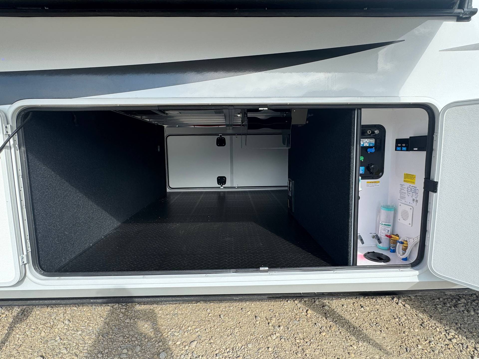 2025 Grand Design 2025 Grand Design Solitude - thumbnail 15