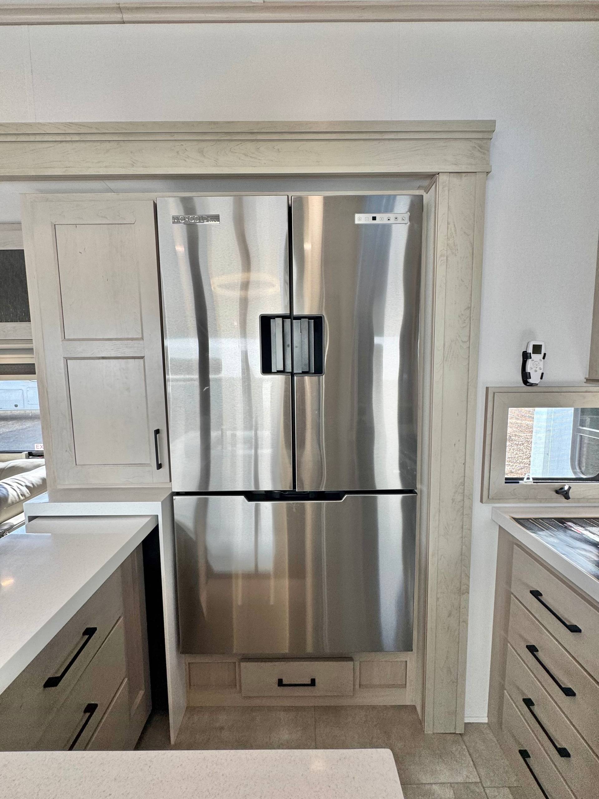 2025 Grand Design 2025 Grand Design Solitude - thumbnail 25