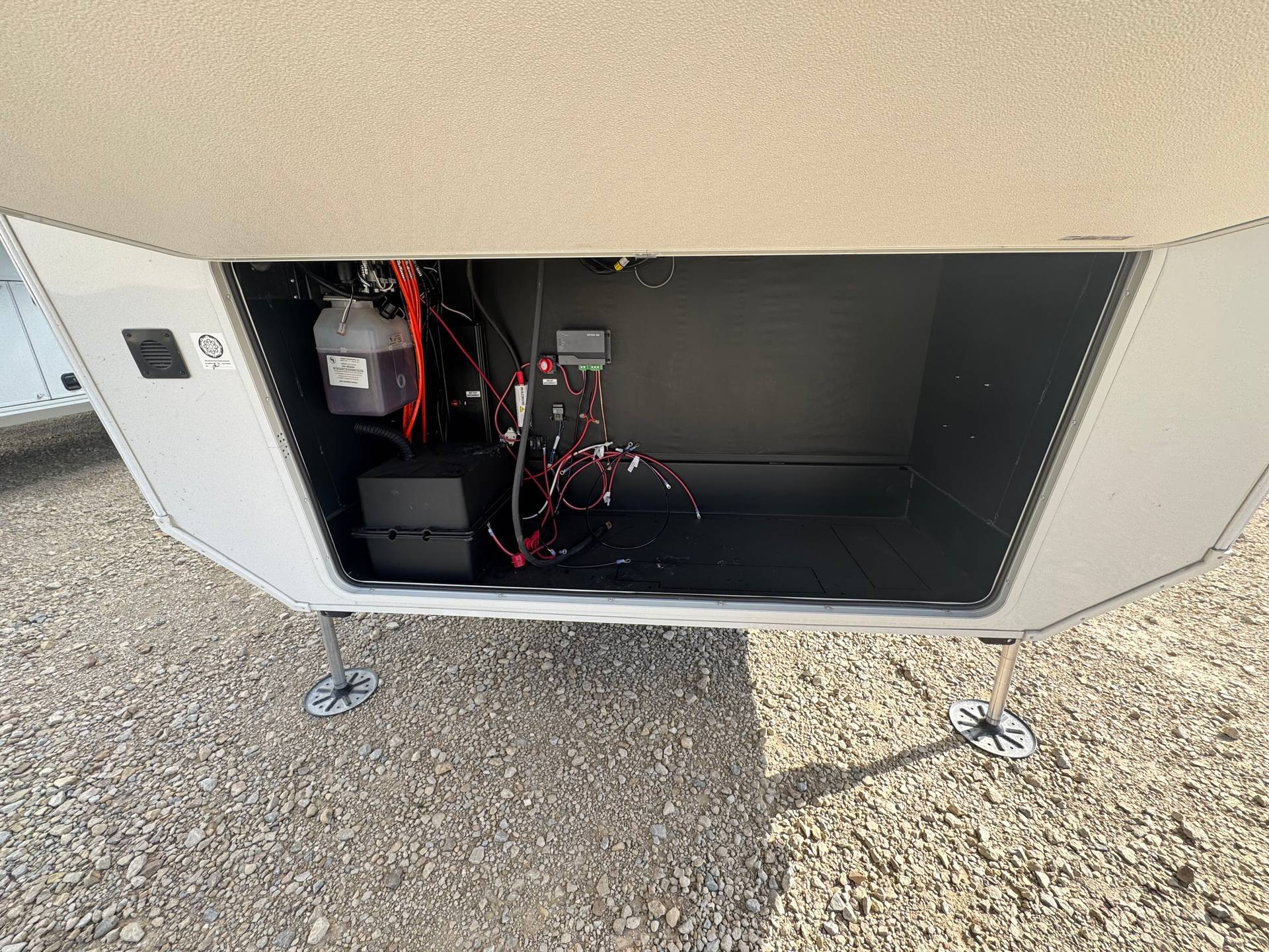 2025 Grand Design 2025 Grand Design Solitude - thumbnail 4