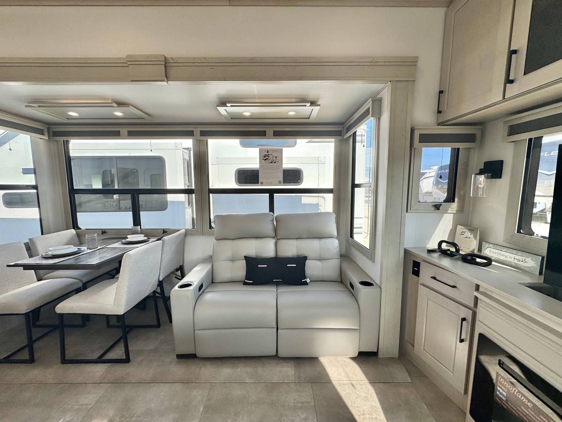 2025 Grand Design 2025 Grand Design Solitude - thumbnail 33