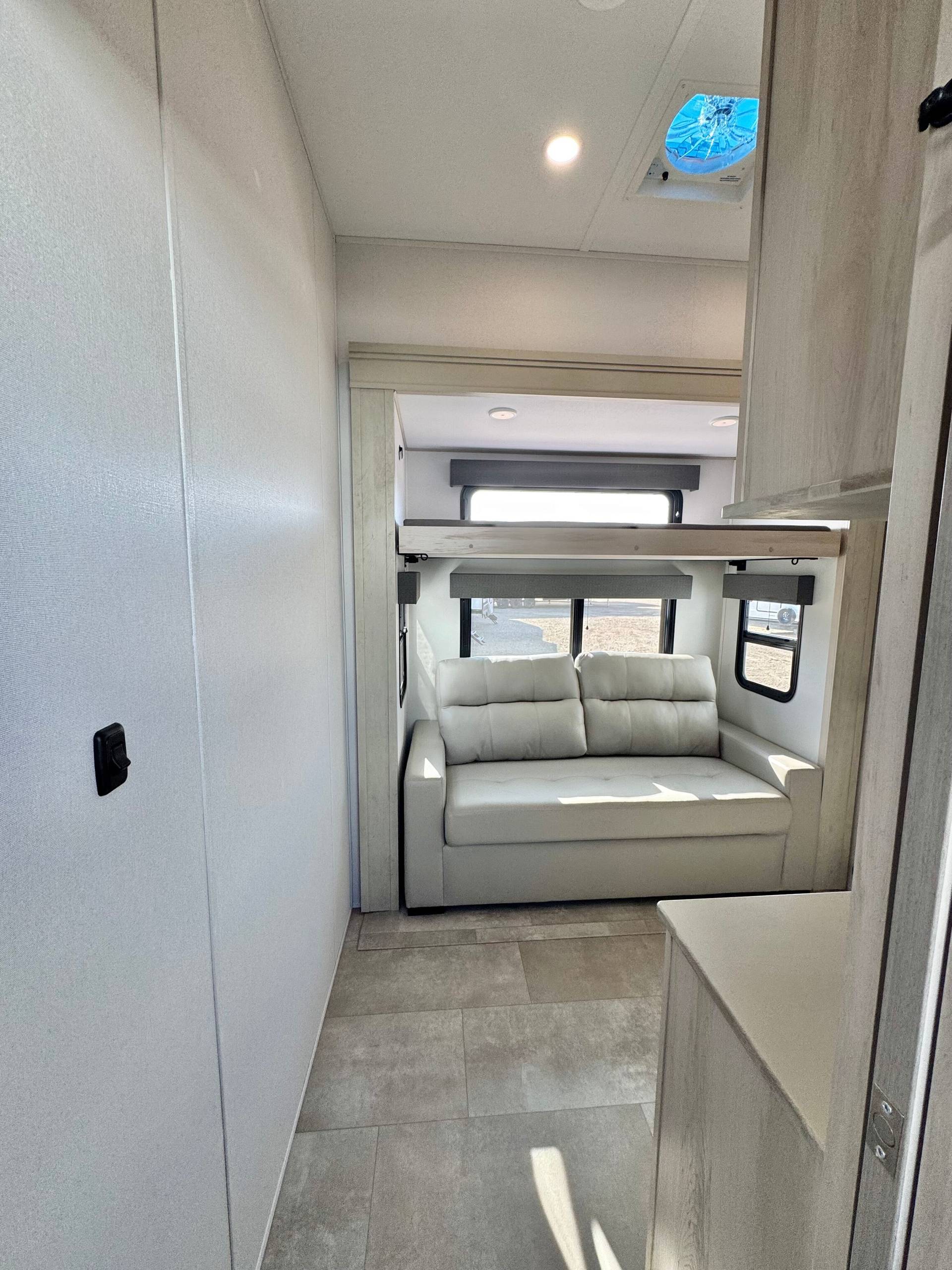 2025 Grand Design 2025 Grand Design Solitude - thumbnail 36