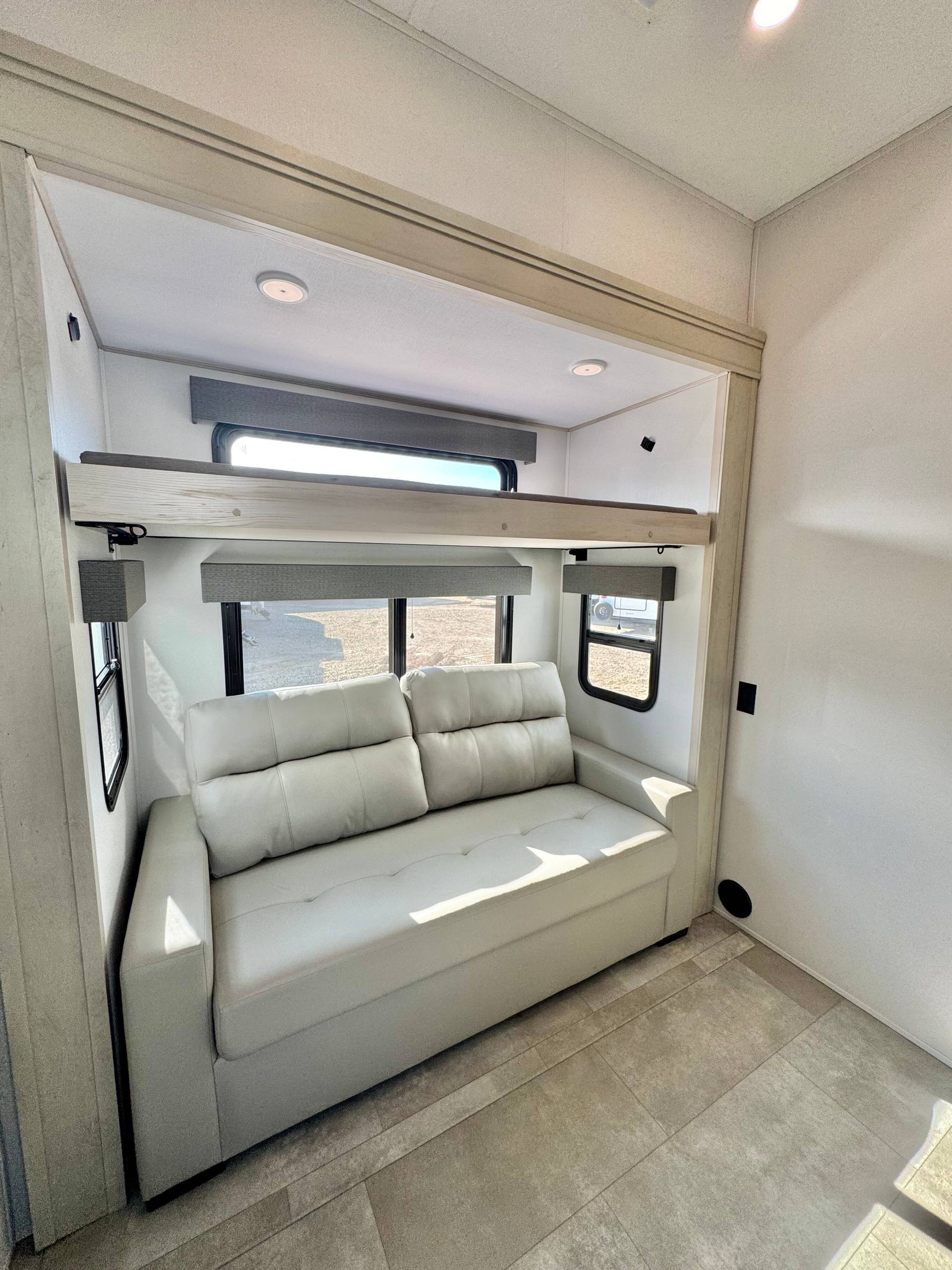 2025 Grand Design 2025 Grand Design Solitude - thumbnail 37