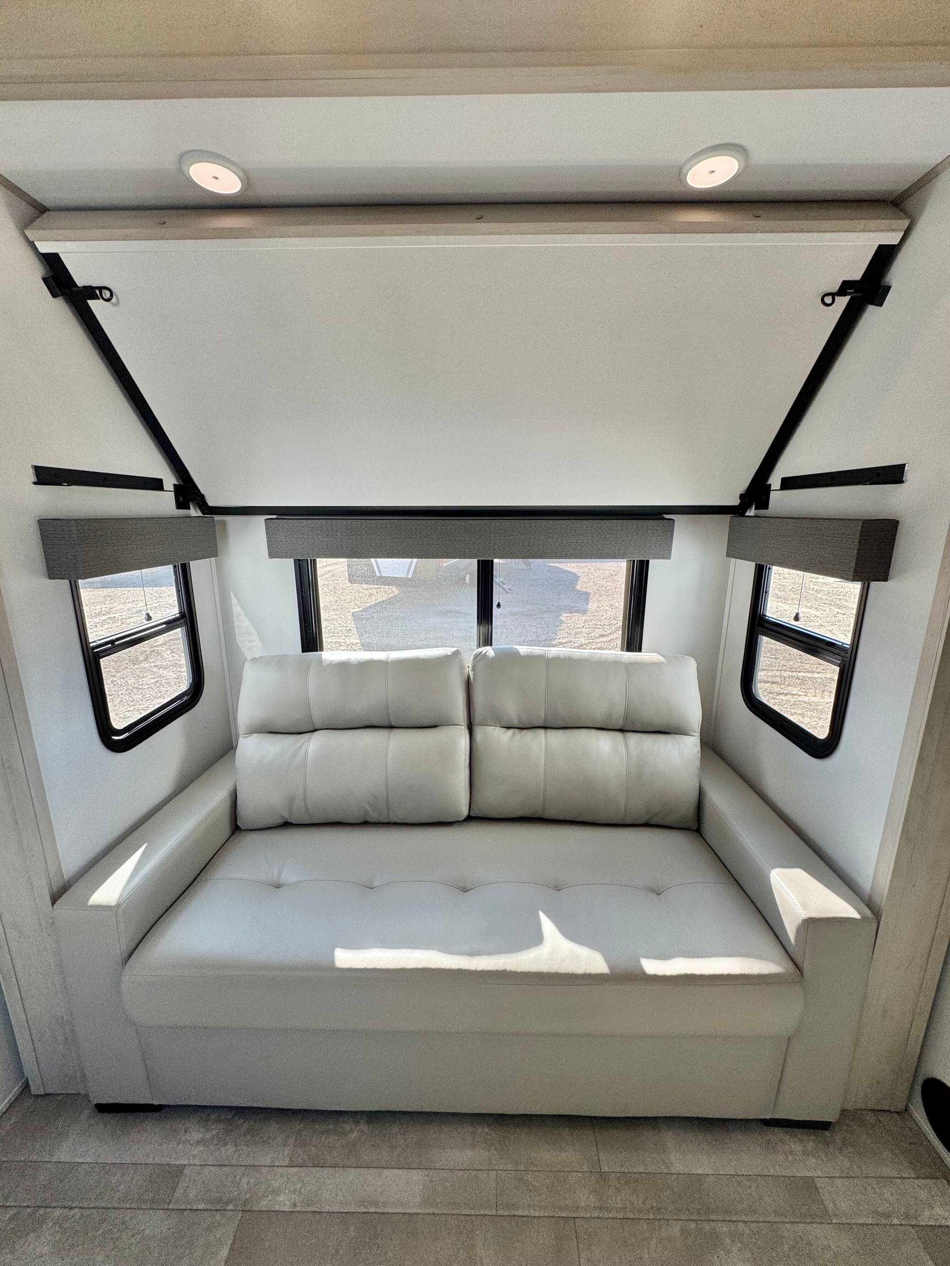 2025 Grand Design 2025 Grand Design Solitude - thumbnail 38