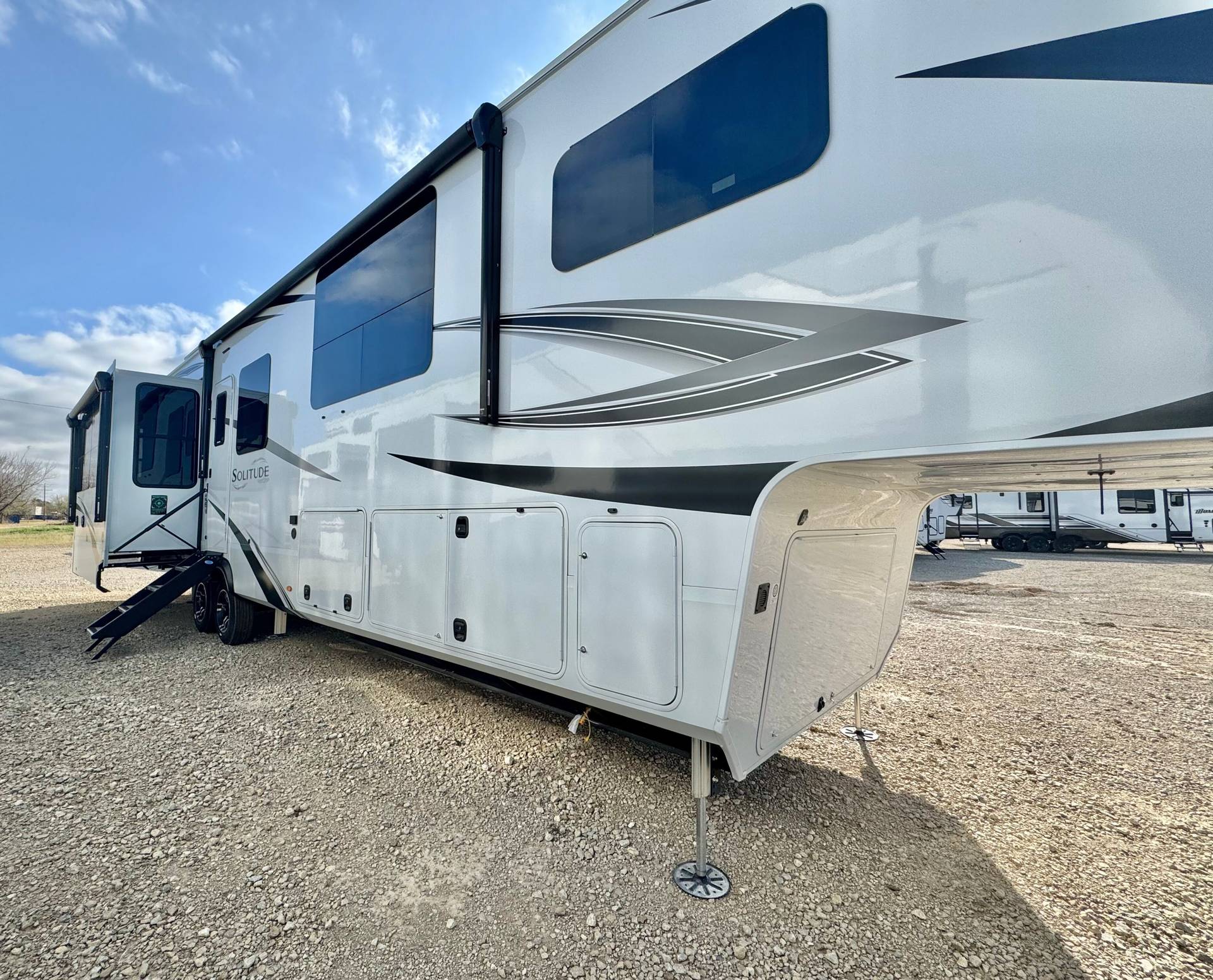2025 Grand Design 2025 Grand Design Solitude - thumbnail 5