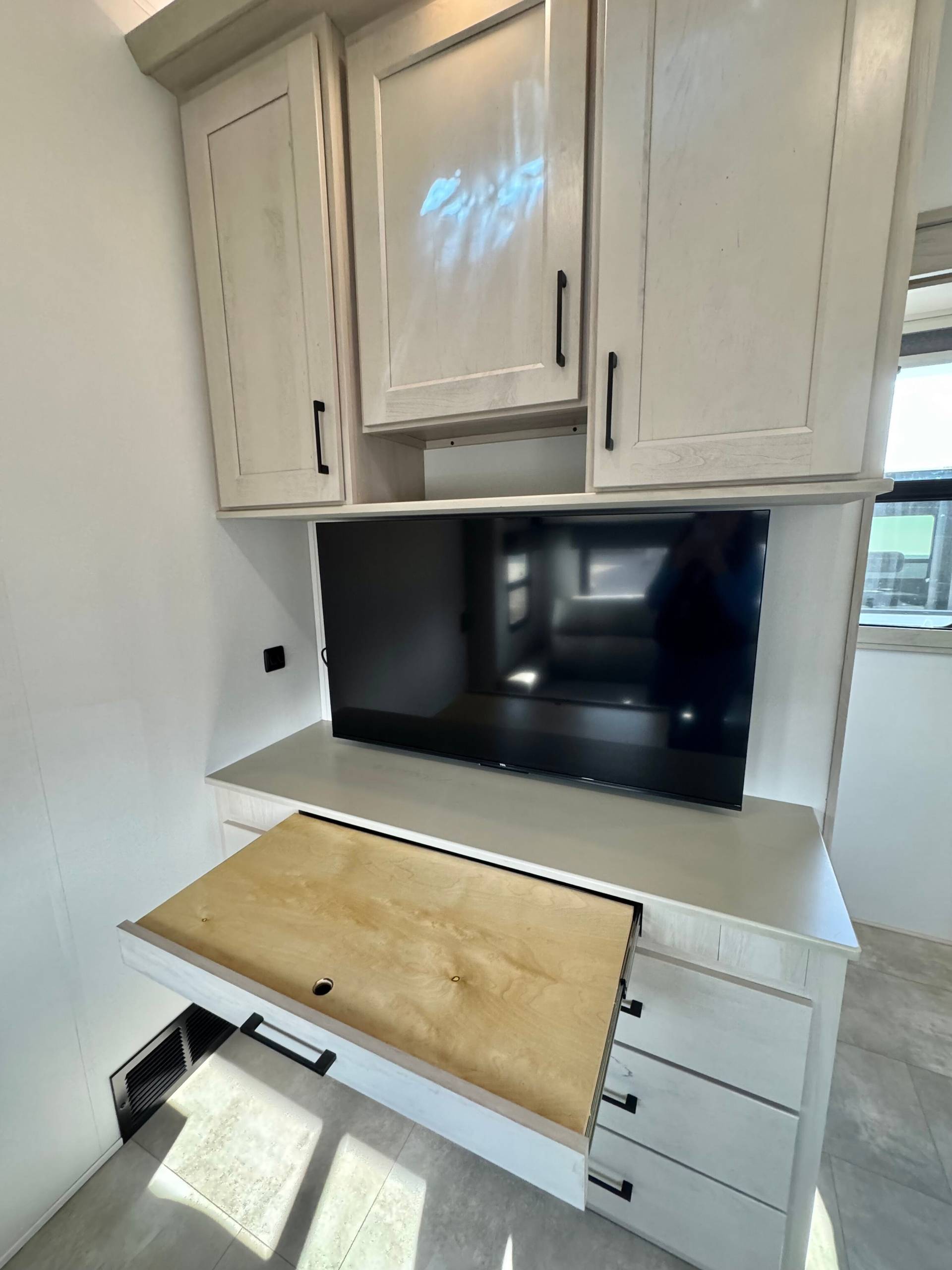 2025 Grand Design 2025 Grand Design Solitude - thumbnail 40