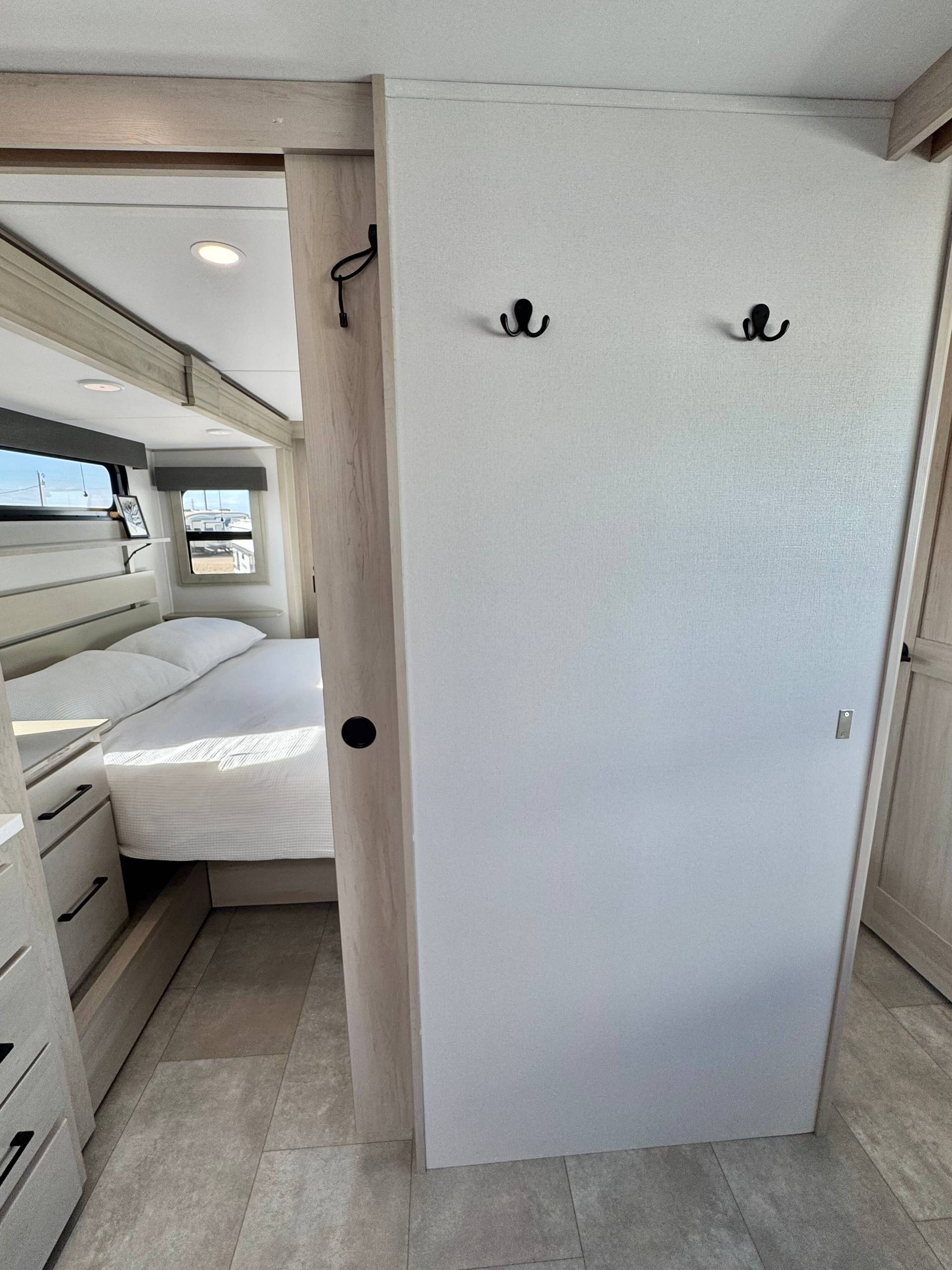 2025 Grand Design 2025 Grand Design Solitude - thumbnail 44