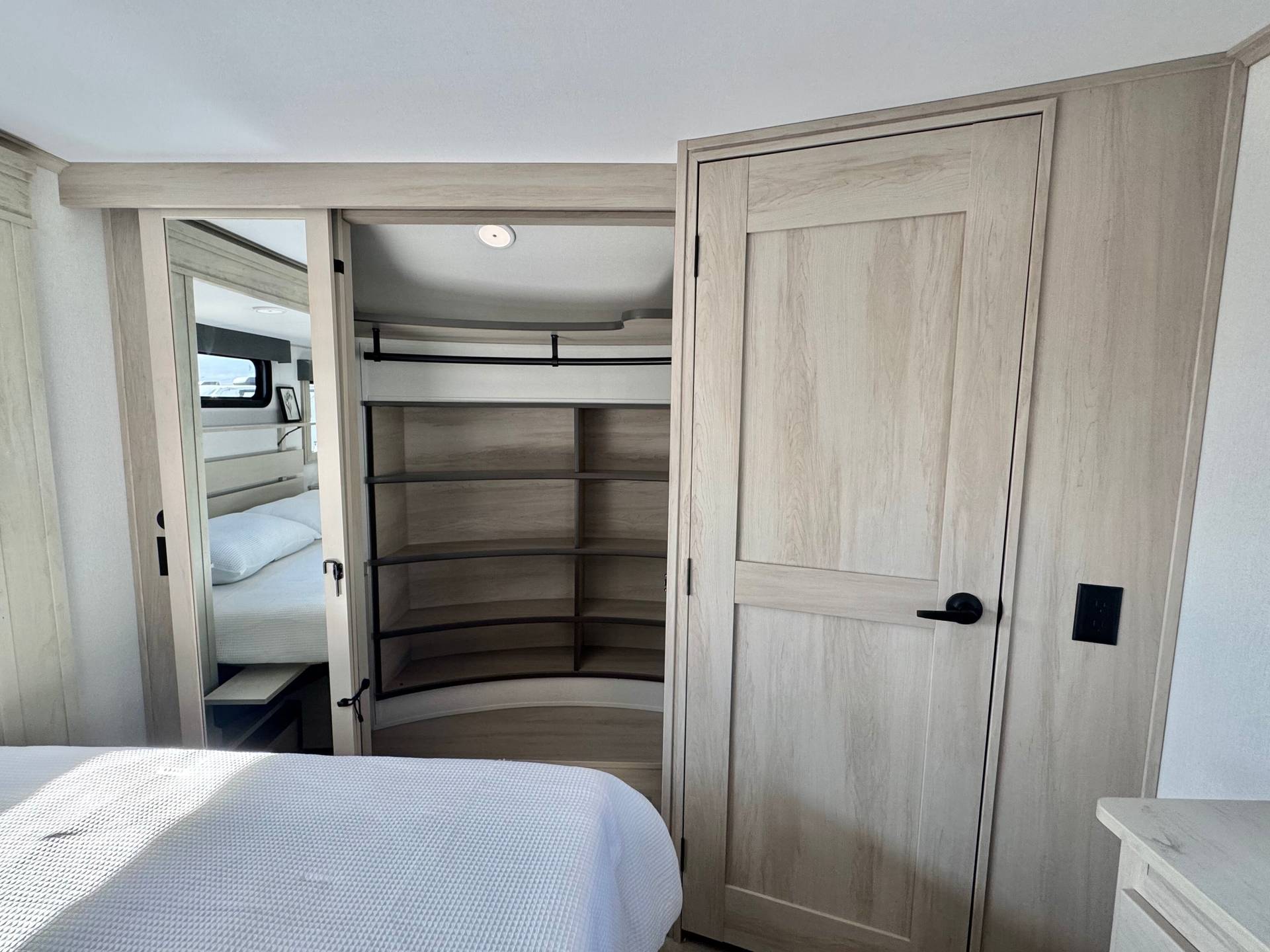 2025 Grand Design 2025 Grand Design Solitude - thumbnail 49