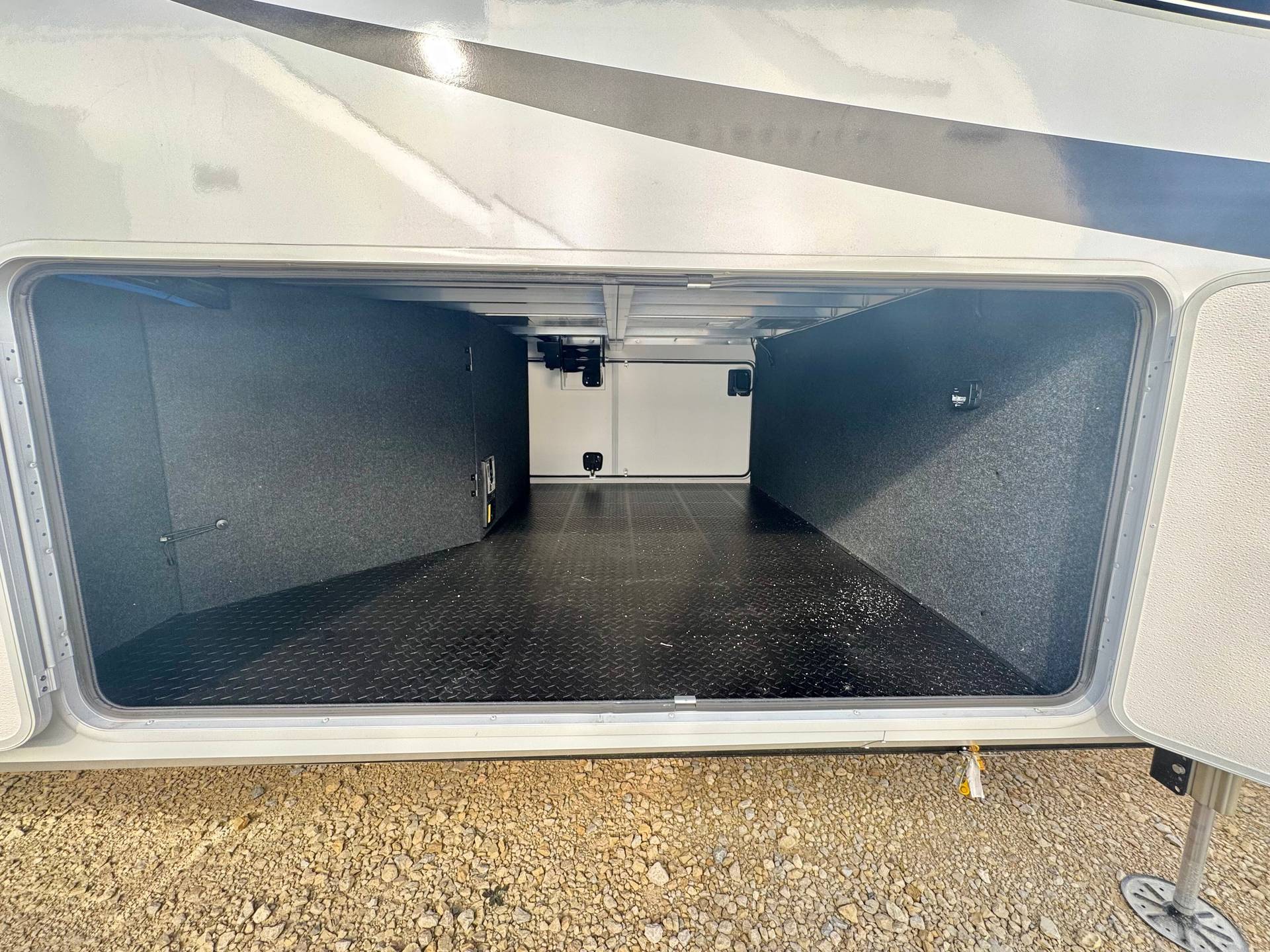 2025 Grand Design 2025 Grand Design Solitude - thumbnail 8