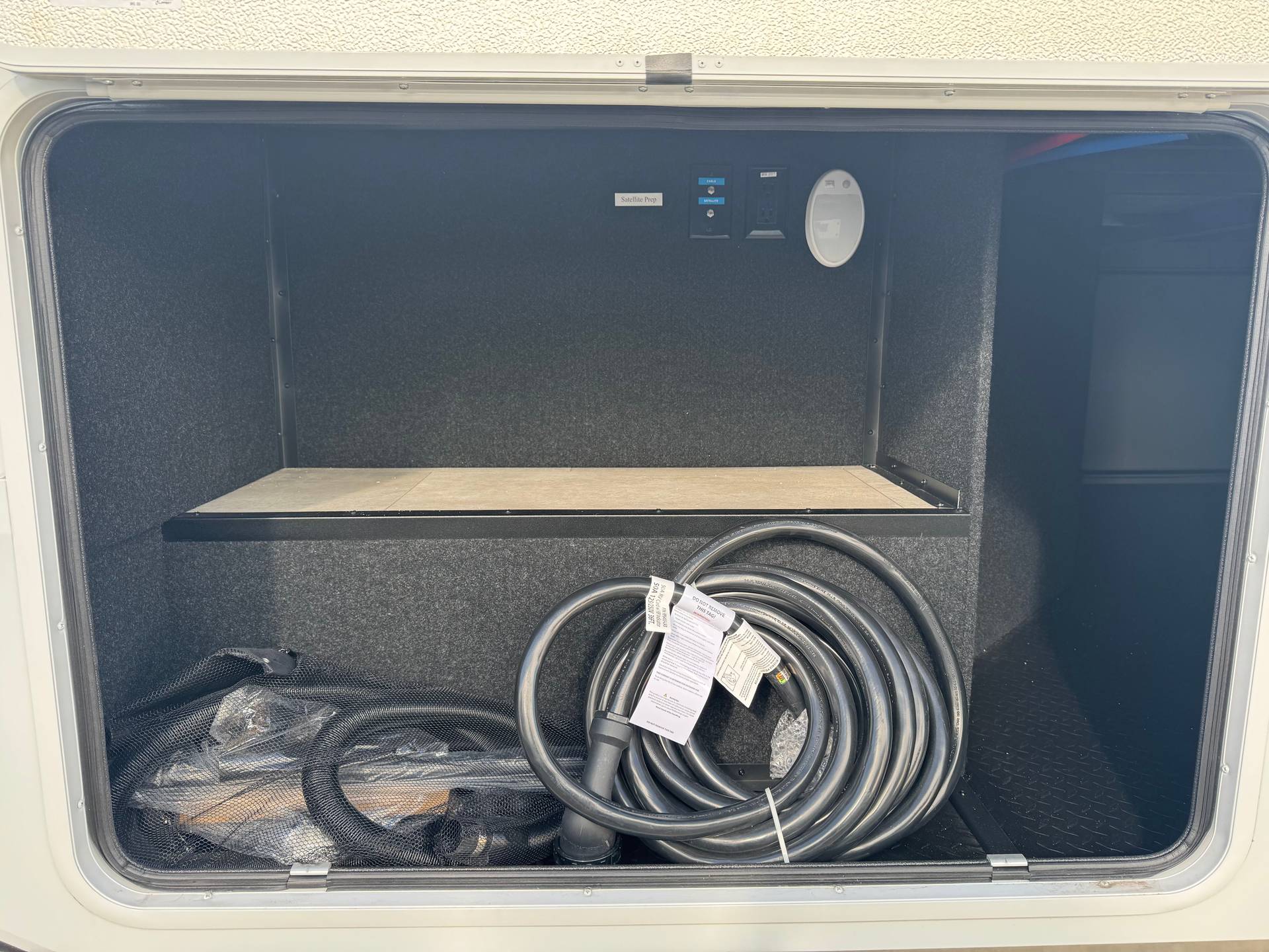 2025 Grand Design 2025 Grand Design Solitude - thumbnail 10