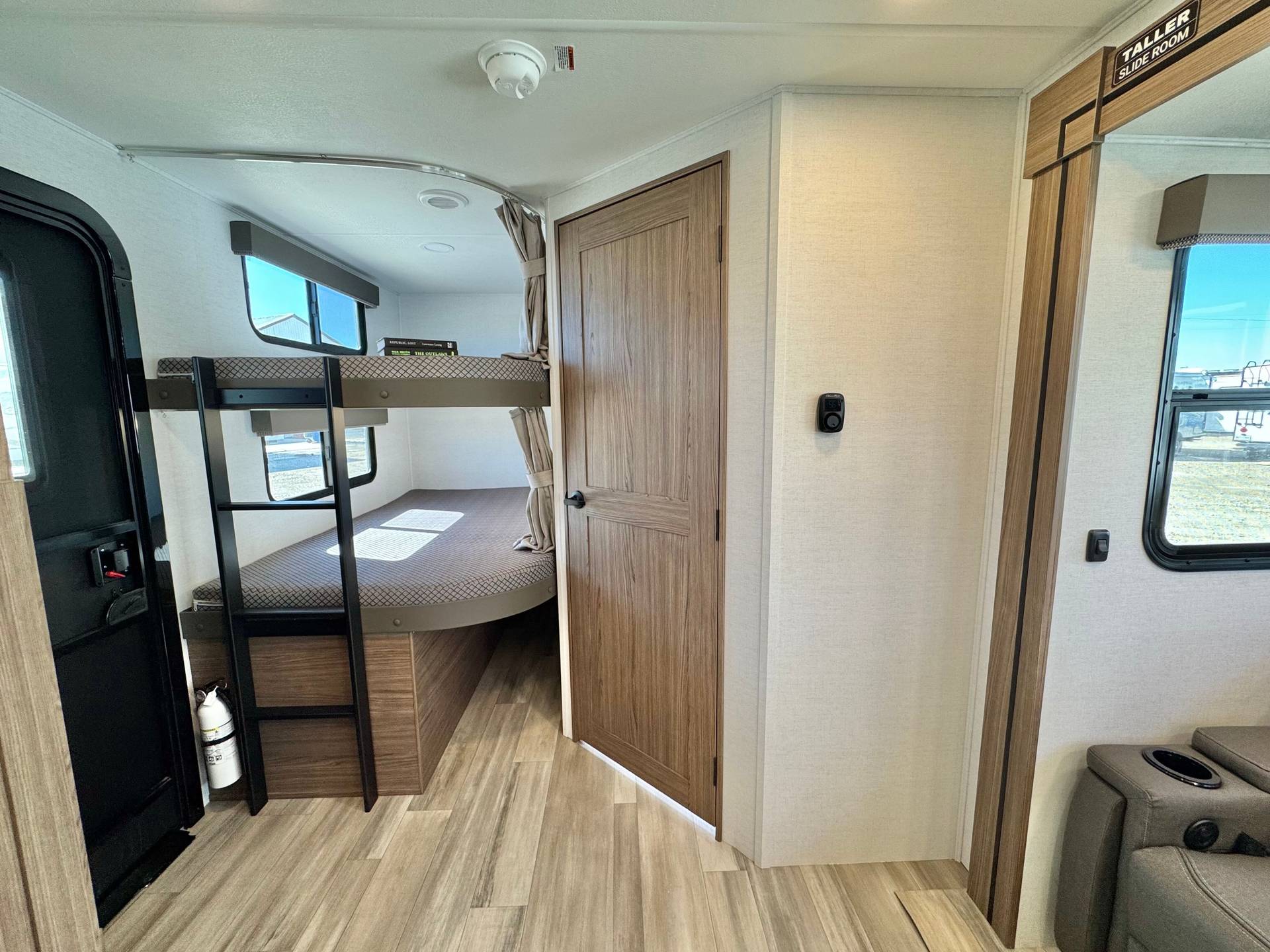 2025 Alliance RV 2025 Alliance RV Delta - thumbnail 38