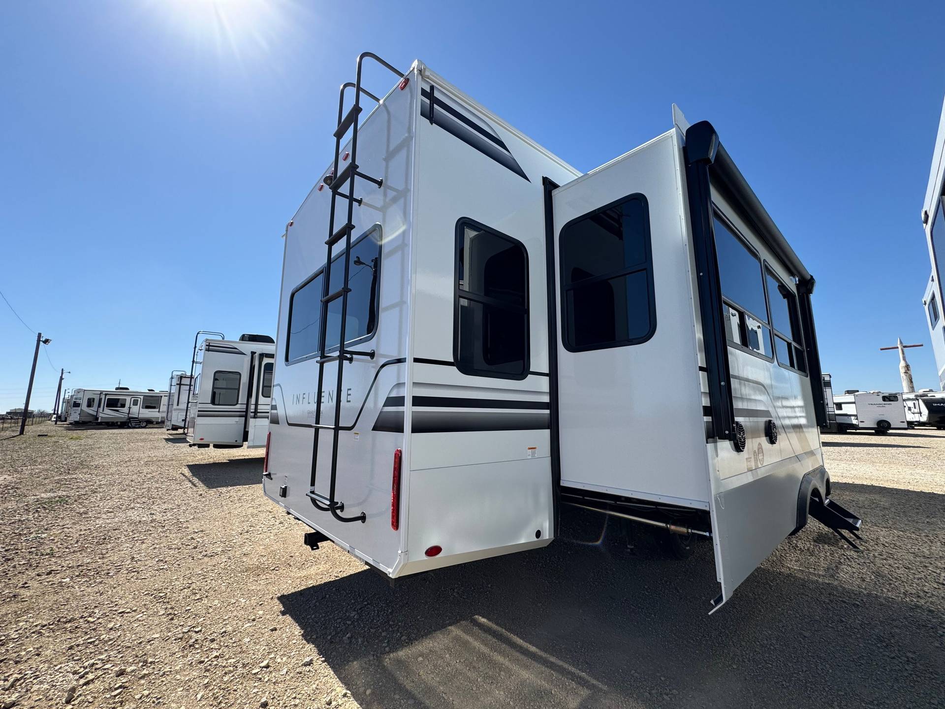 2025 Grand Design 2025 Grand Design Influence - thumbnail 13