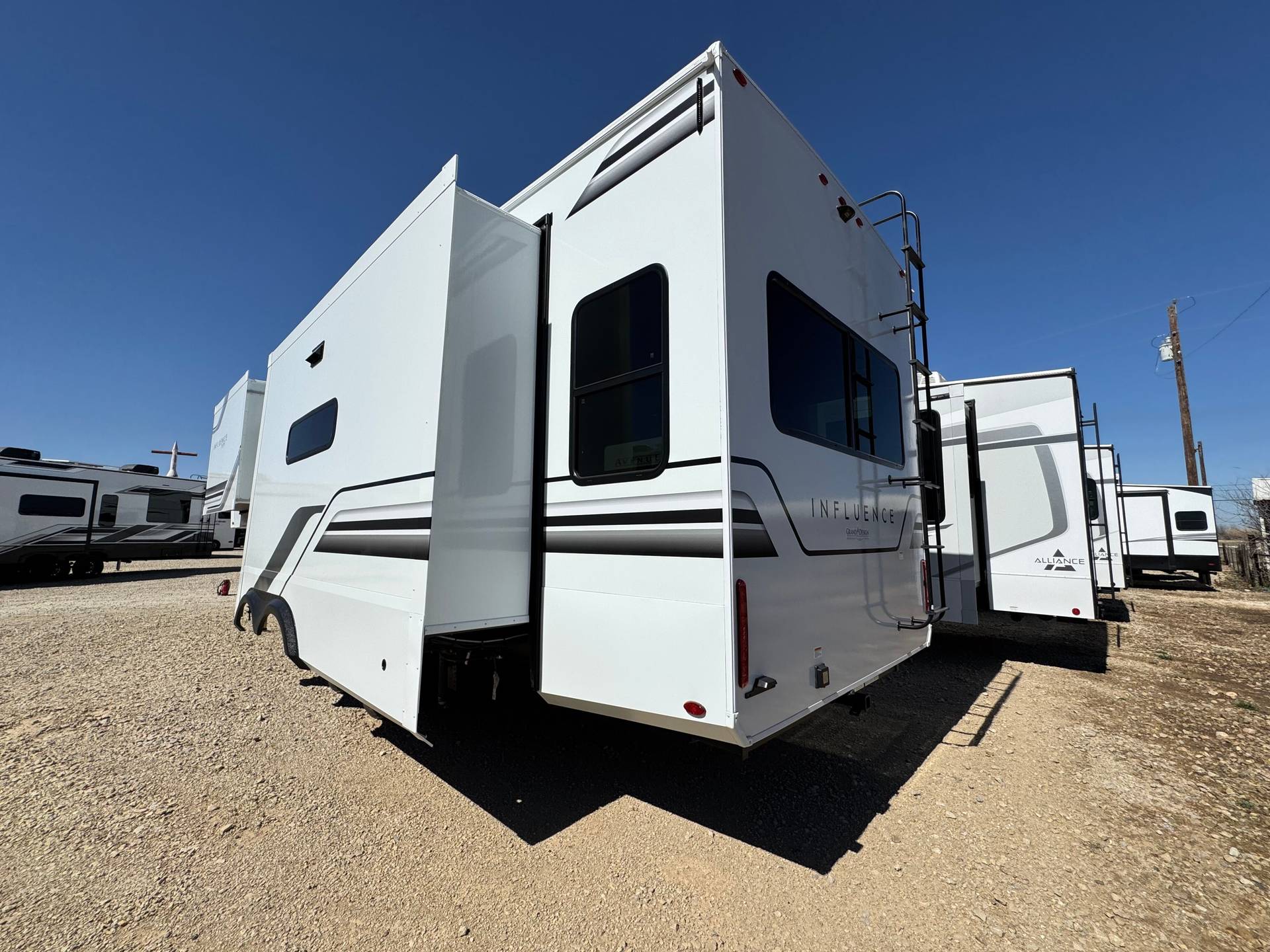 2025 Grand Design 2025 Grand Design Influence - thumbnail 15