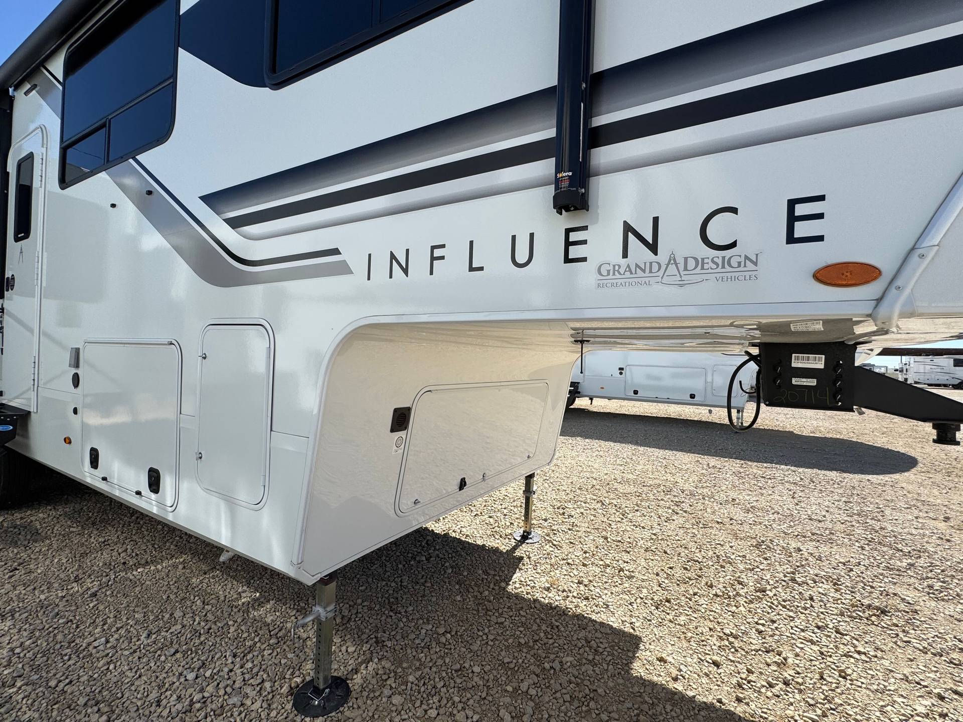 2025 Grand Design 2025 Grand Design Influence - thumbnail 4