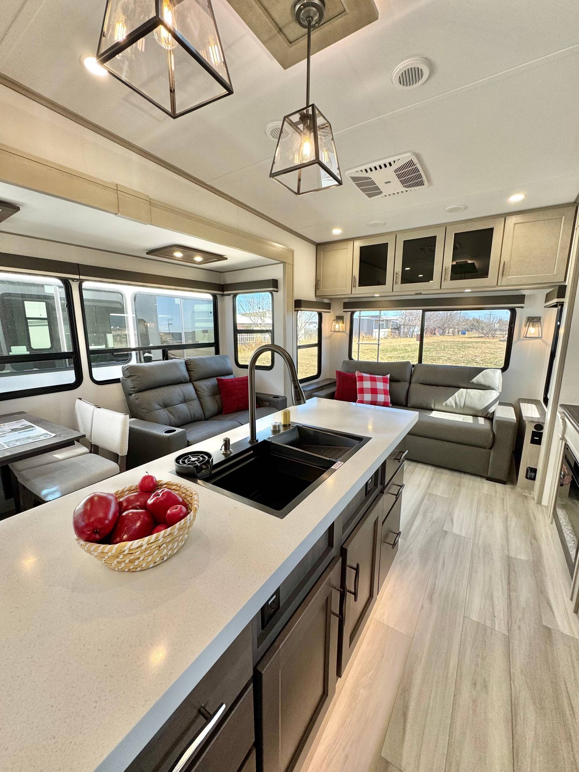 2025 Grand Design 2025 Grand Design Influence - thumbnail 32