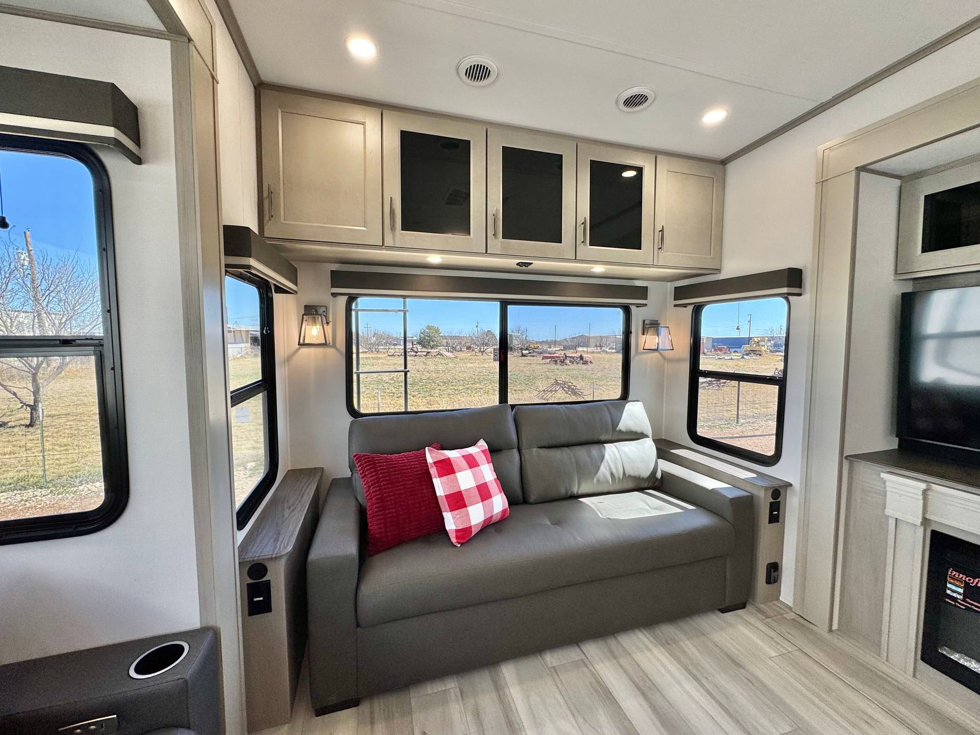 2025 Grand Design 2025 Grand Design Influence - thumbnail 36