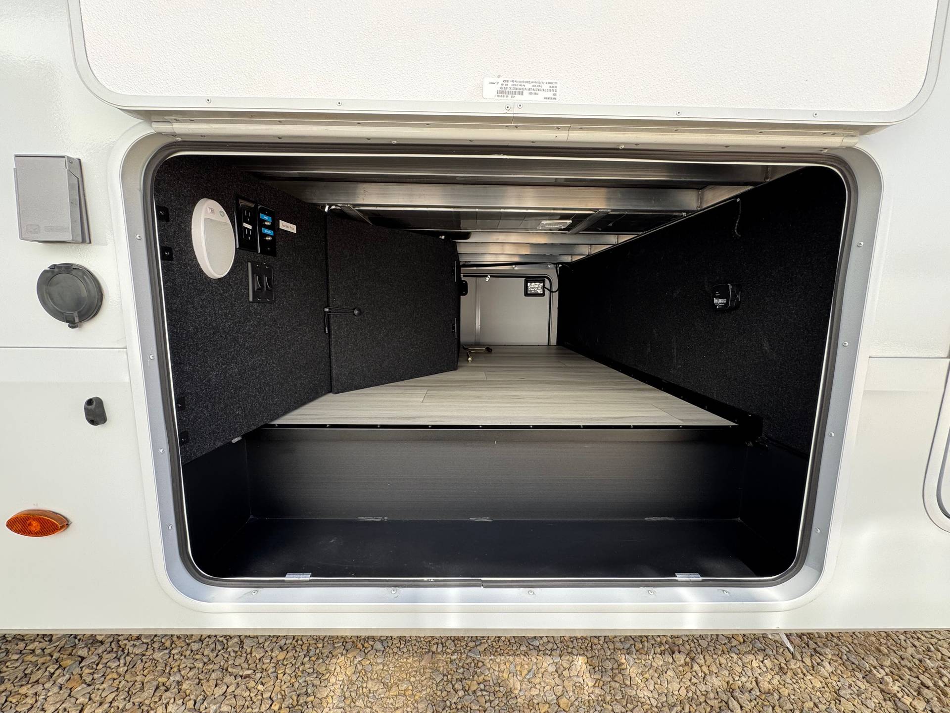 2025 Grand Design 2025 Grand Design Influence - thumbnail 8