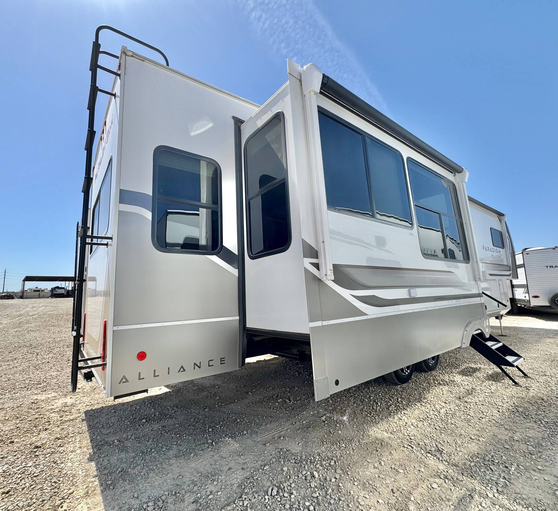 2025 Alliance RV 2025 Alliance RV Paradigm - thumbnail 13