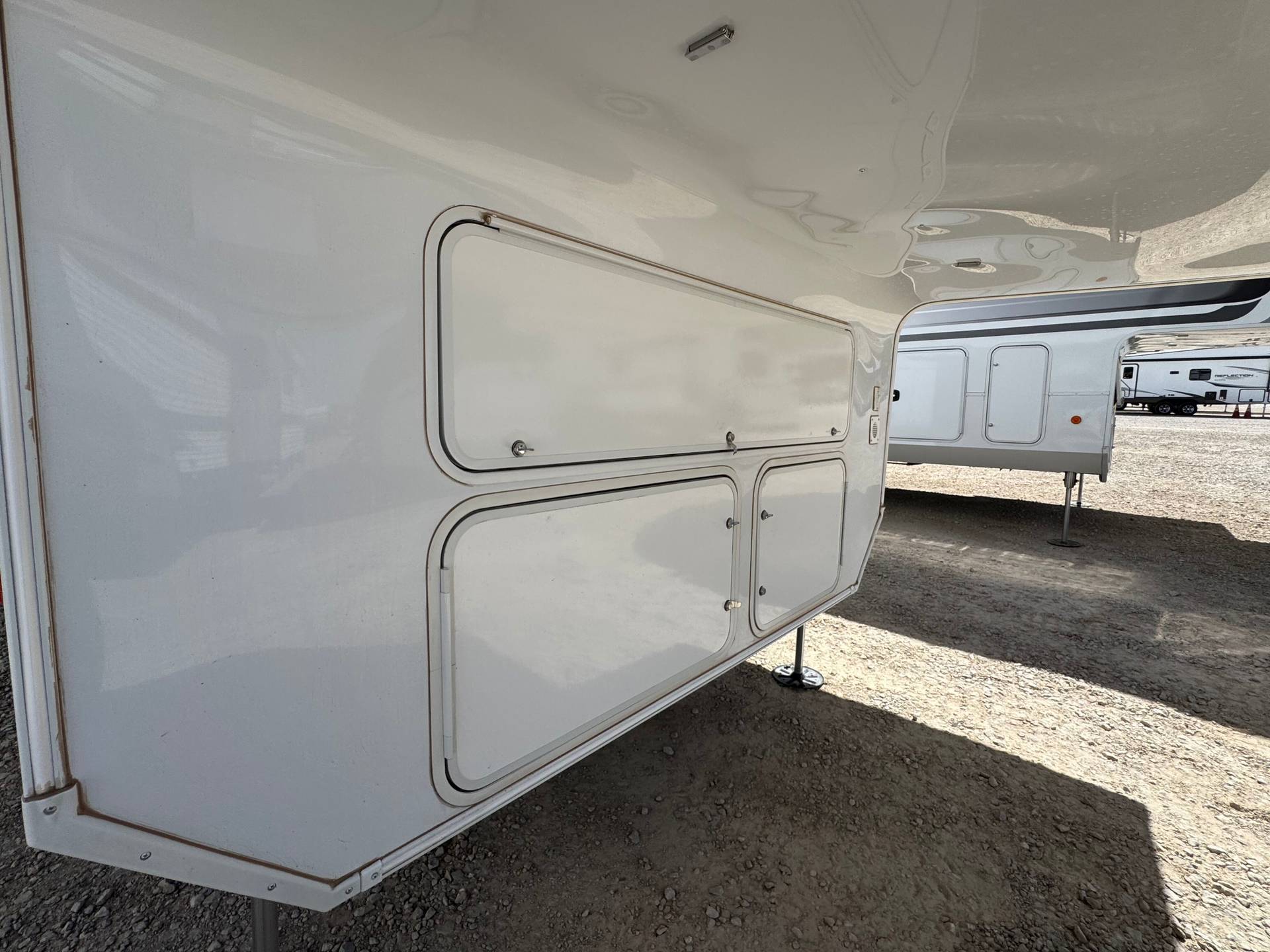 2025 Alliance RV 2025 Alliance RV Paradigm - thumbnail 3