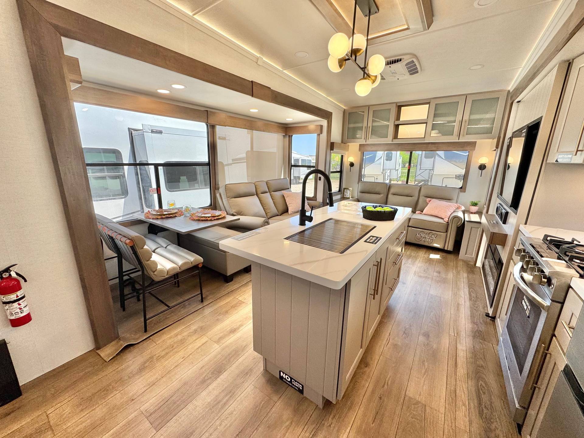 2025 Alliance RV 2025 Alliance RV Paradigm - thumbnail 27