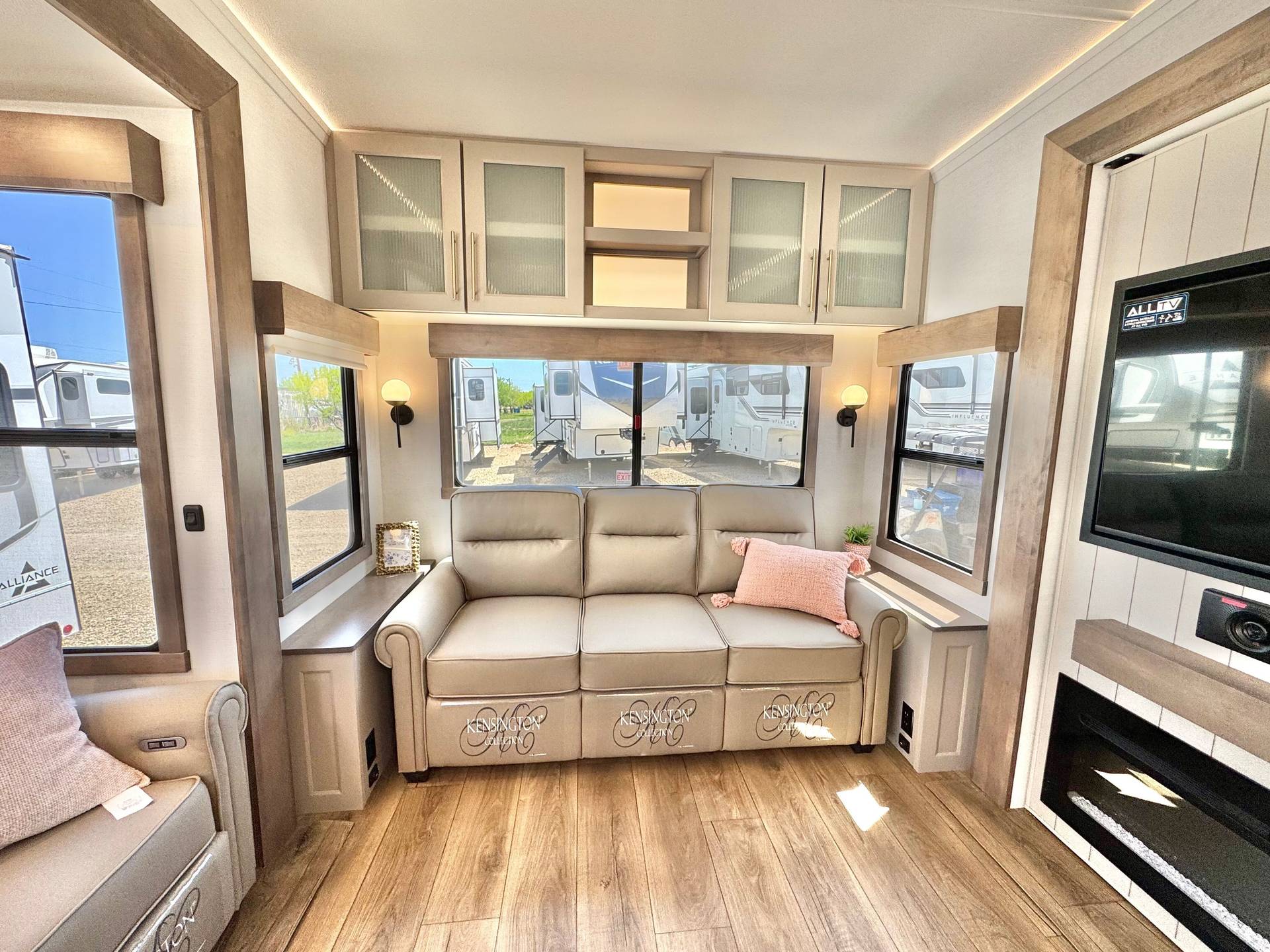 2025 Alliance RV 2025 Alliance RV Paradigm - thumbnail 40