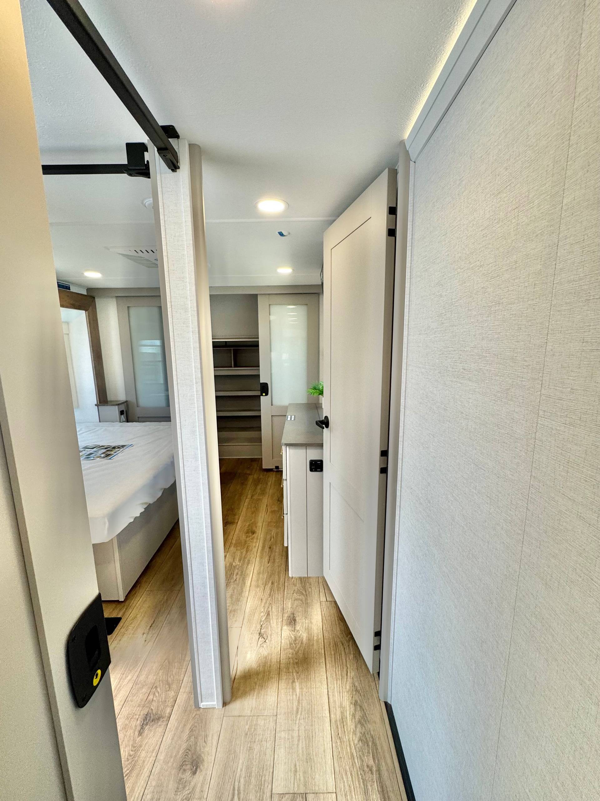 2025 Alliance RV 2025 Alliance RV Paradigm - thumbnail 55