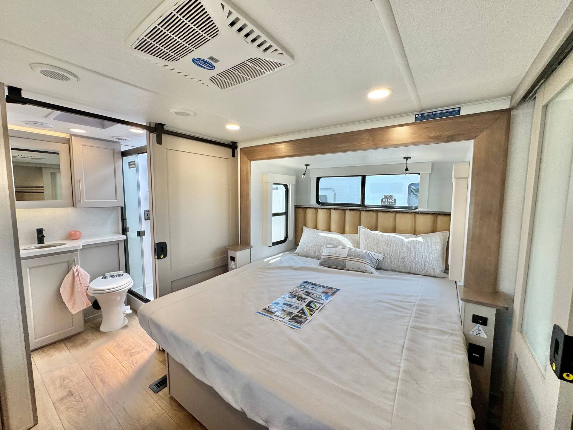 2025 Alliance RV 2025 Alliance RV Paradigm - thumbnail 63