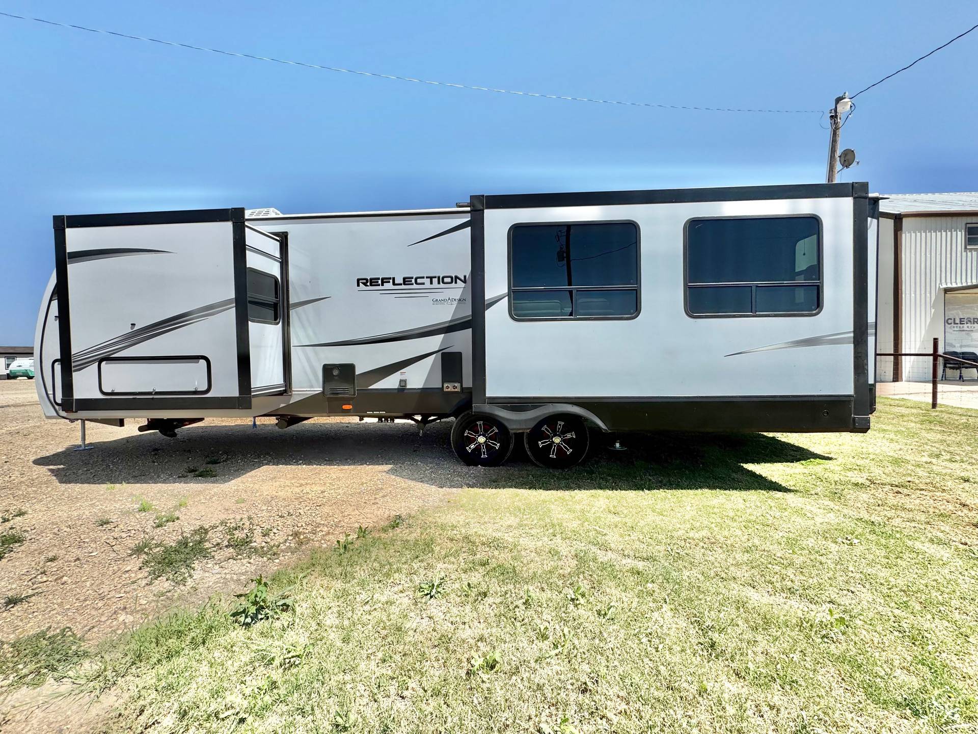 2025 Grand Design 2025 Grand Design Reflection - thumbnail 14