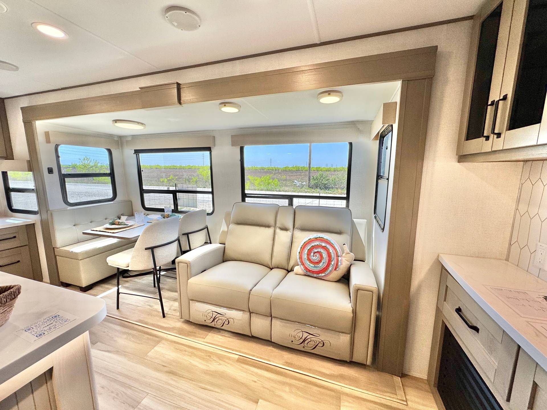 2025 Grand Design 2025 Grand Design Reflection - thumbnail 23