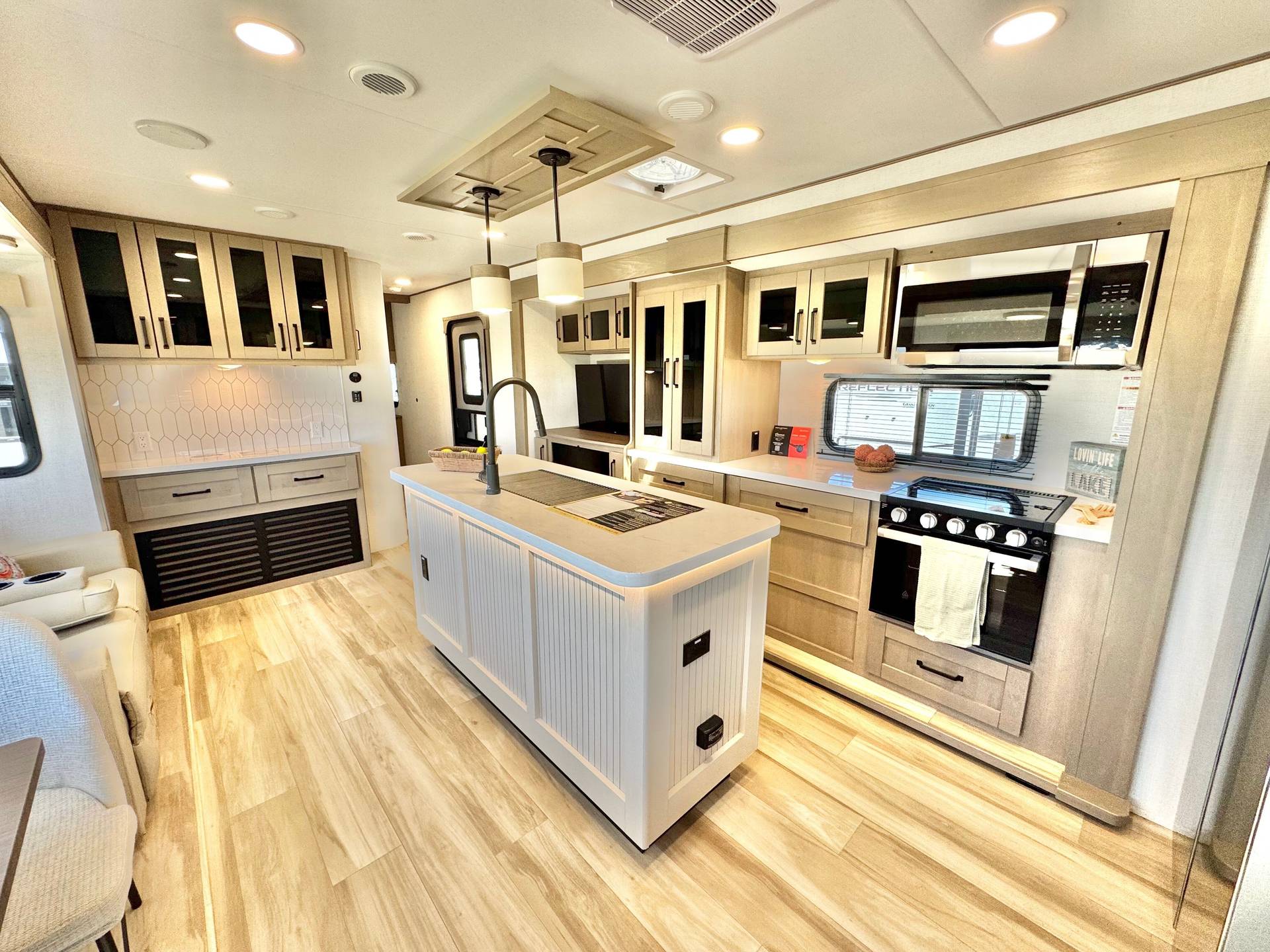 2025 Grand Design 2025 Grand Design Reflection - thumbnail 30