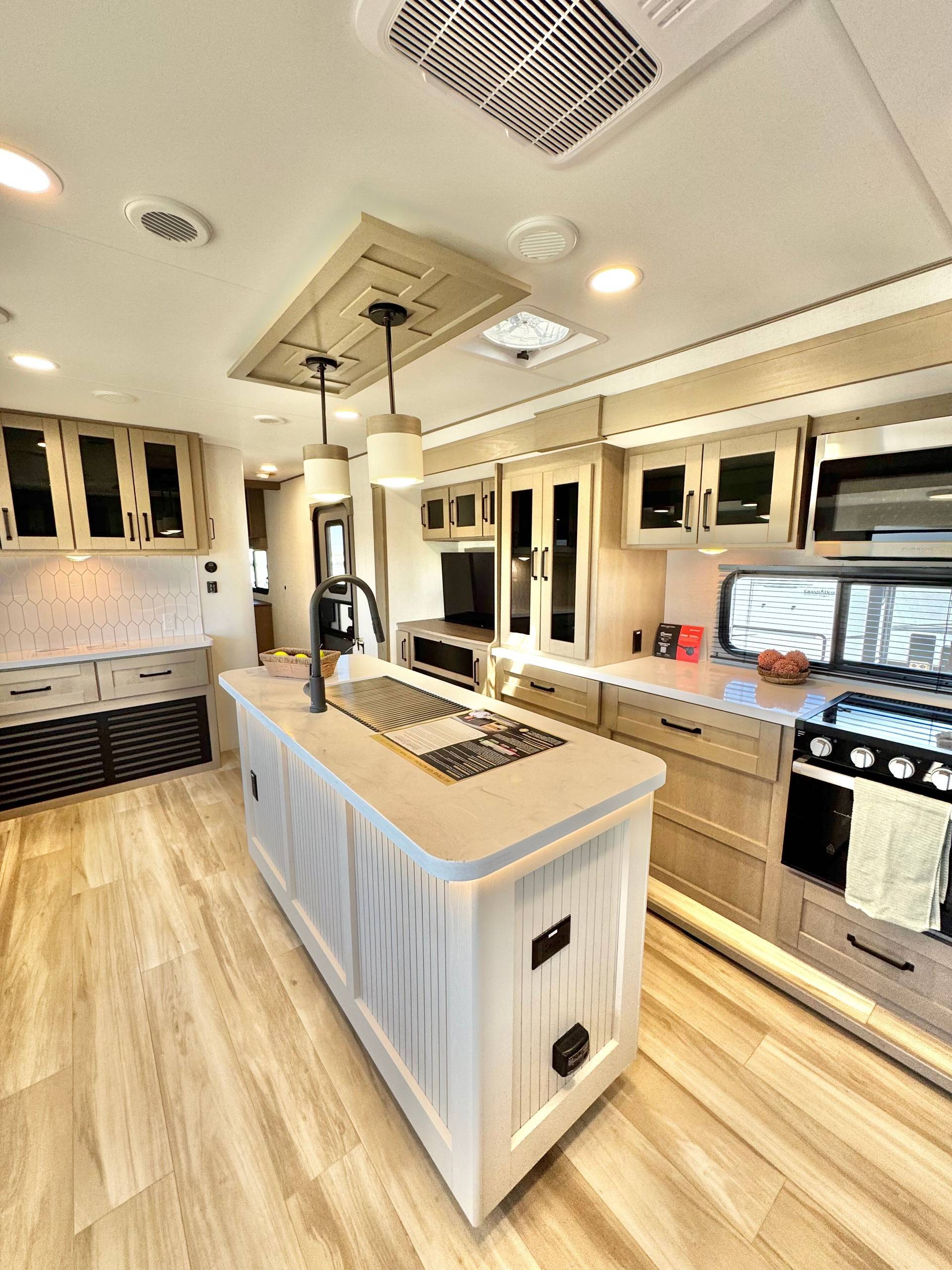 2025 Grand Design 2025 Grand Design Reflection - thumbnail 31