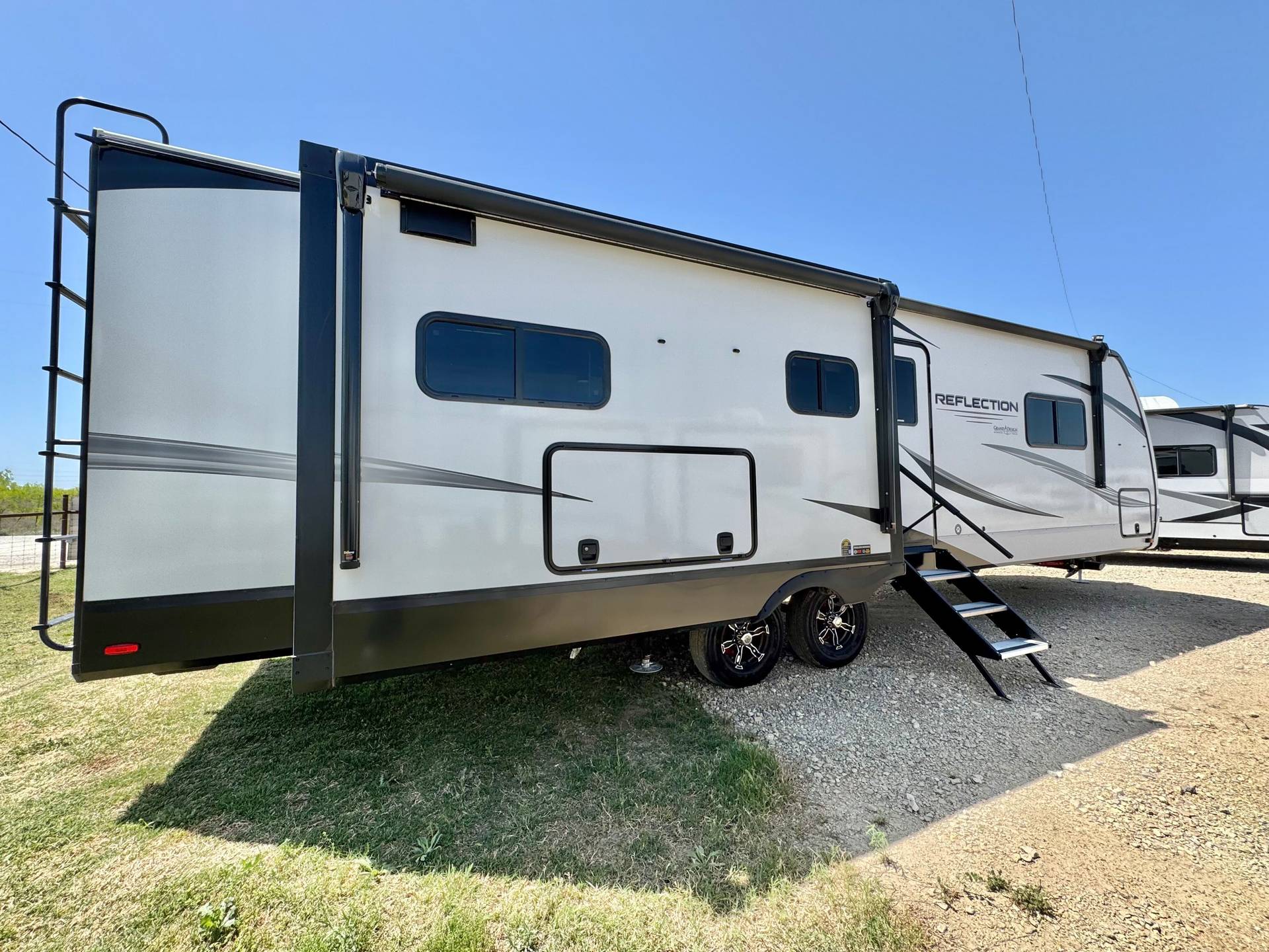 2025 Grand Design 2025 Grand Design Reflection - thumbnail 6
